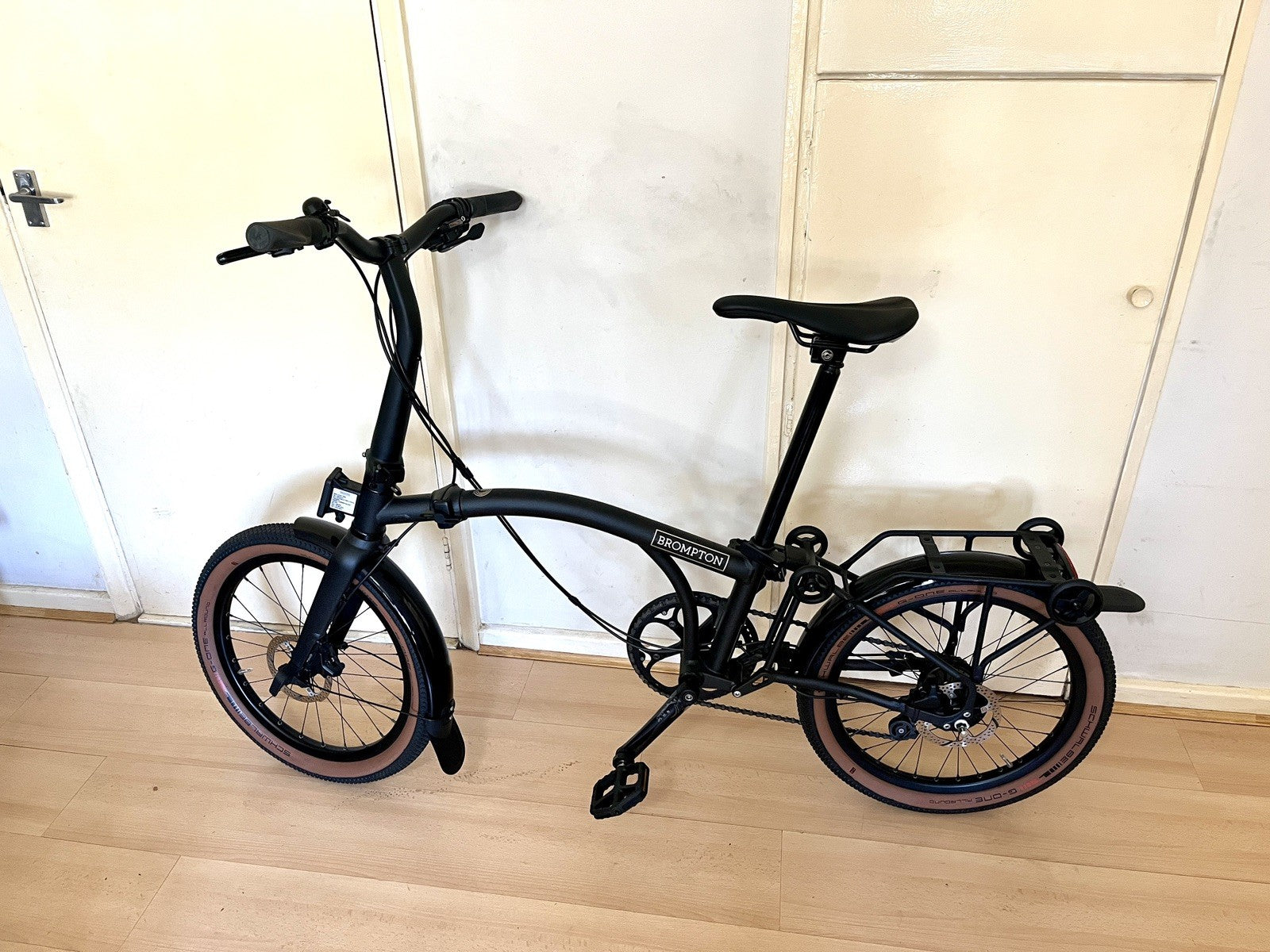 Brompton G Line 2026 with Roller Frame - 8-speed, Space Black, Medium