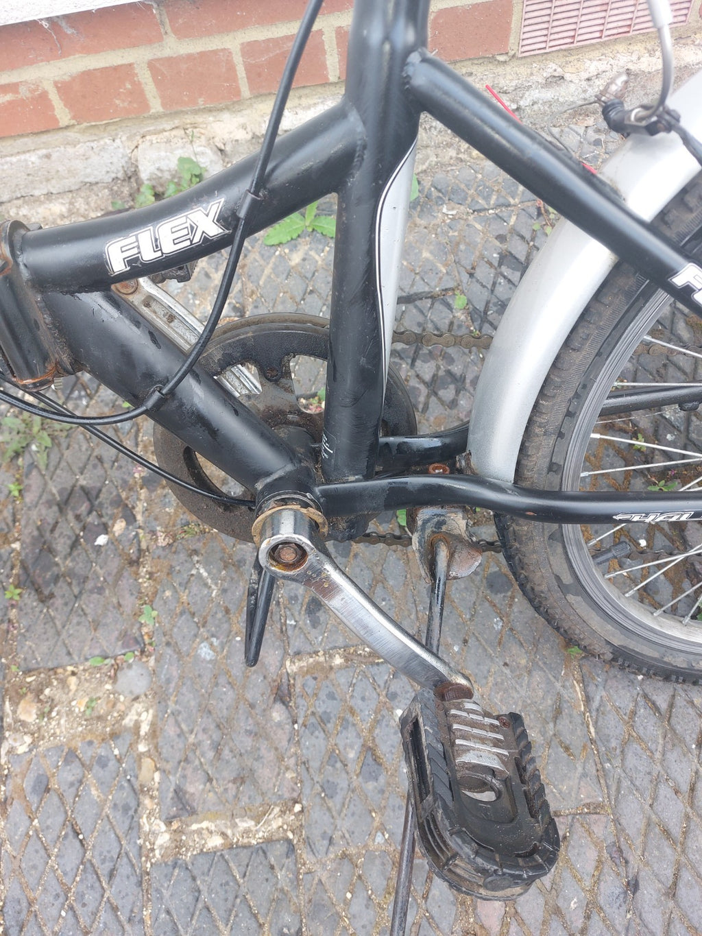 Challenge Flex Folding Bike+2 Lockers+wheel Pump