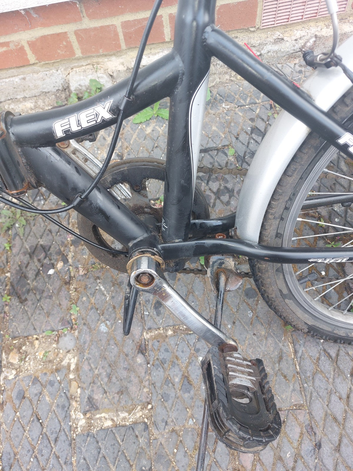 Challenge Flex Folding Bike+2 Lockers+wheel Pump