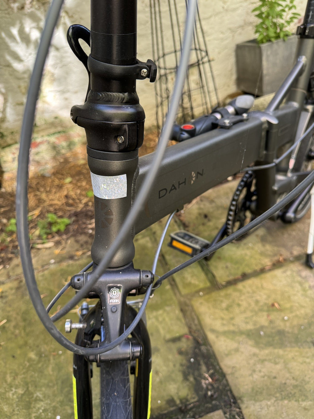 Dahon Jetstream P8 folding bike