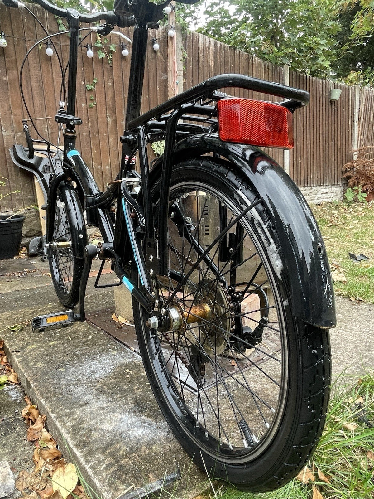Coyote Folding Bike Black 20in Wheels Rear Rack Mudguards Reflectors Hub Gears