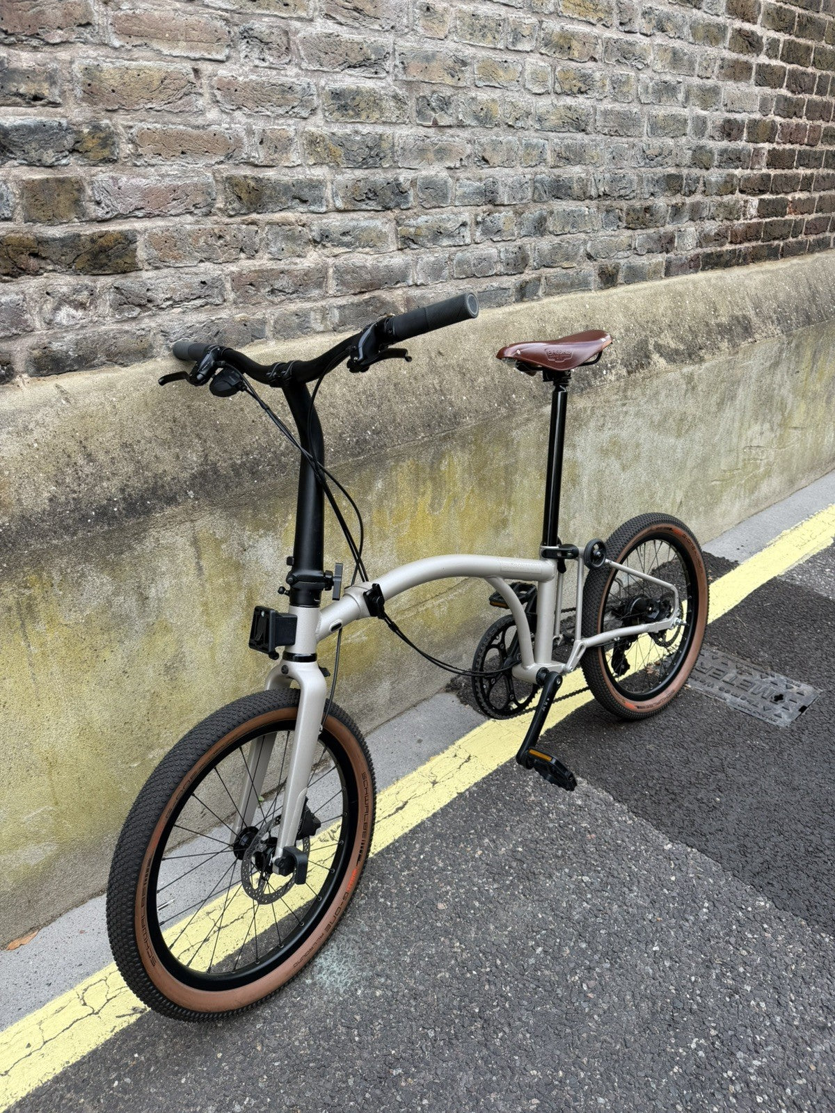 Brompton G Line 2025 - Small Traildust White 8-Speed with Brooks Saddle