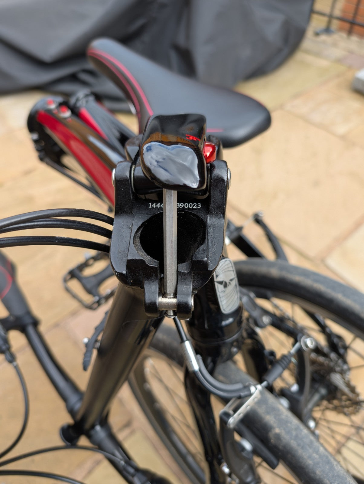 Tern Verge P9 Red & Black 9 Speed Folding Bike in Excellent Condition One Owner