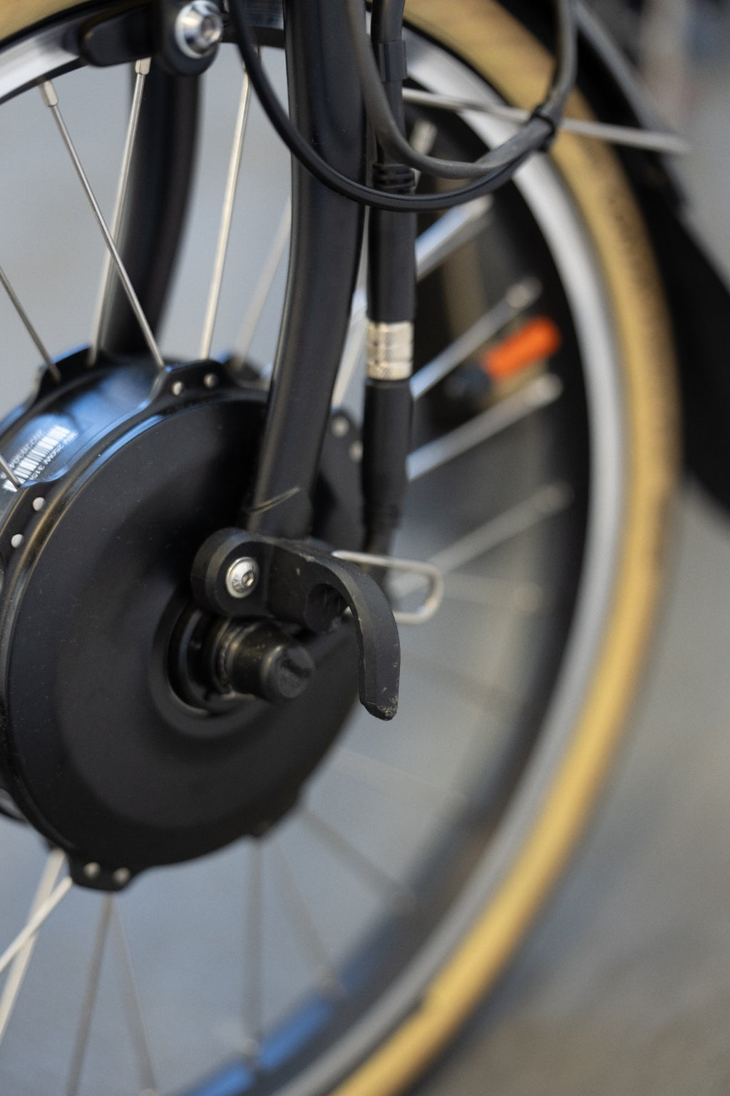 Brompton P Line Electric Storm Grey SMC Carbon Wheel Chris King Ti NOV 15.48kg