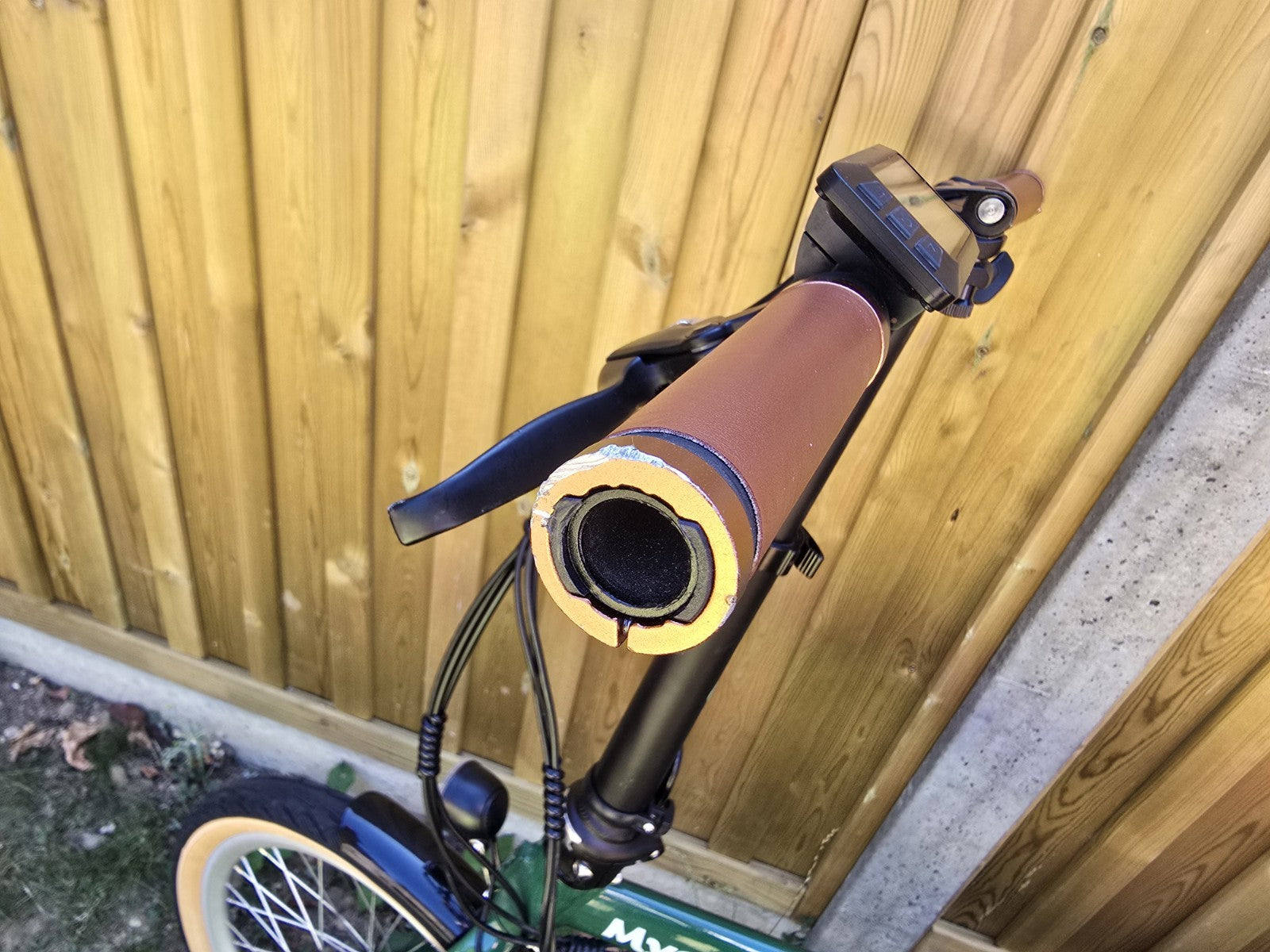 Mycle Compact Folding Bike - Green - 20" Wheels.