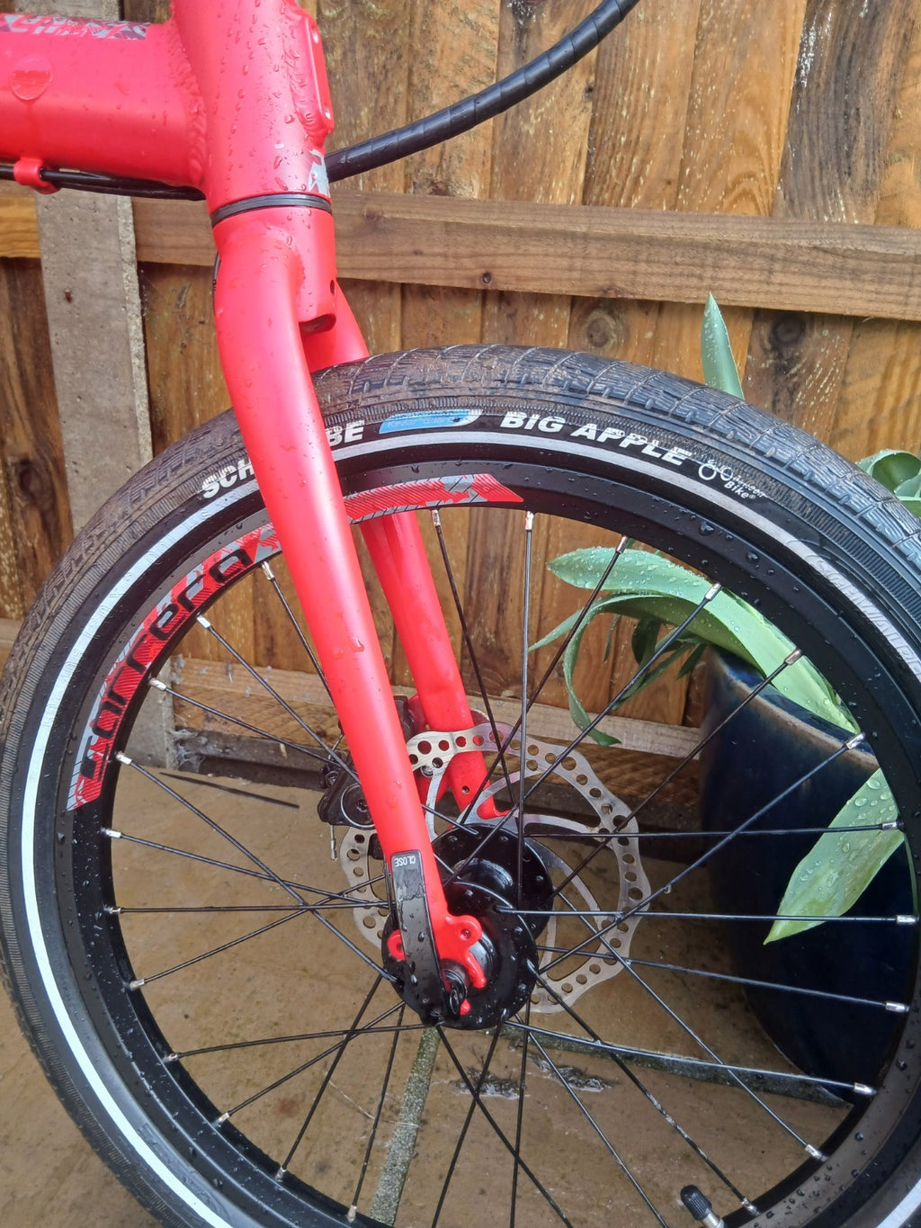 Carrera Intercity Disc Folding Bike Big Apple VGC