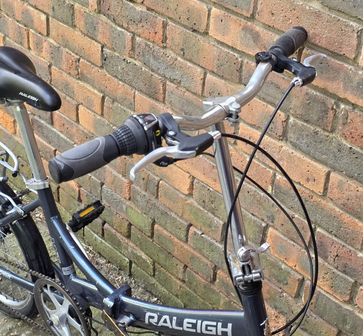Raleigh EVO 7SP Folding Bike, Aluminum Frame, 20" Wheels, 7 Speed