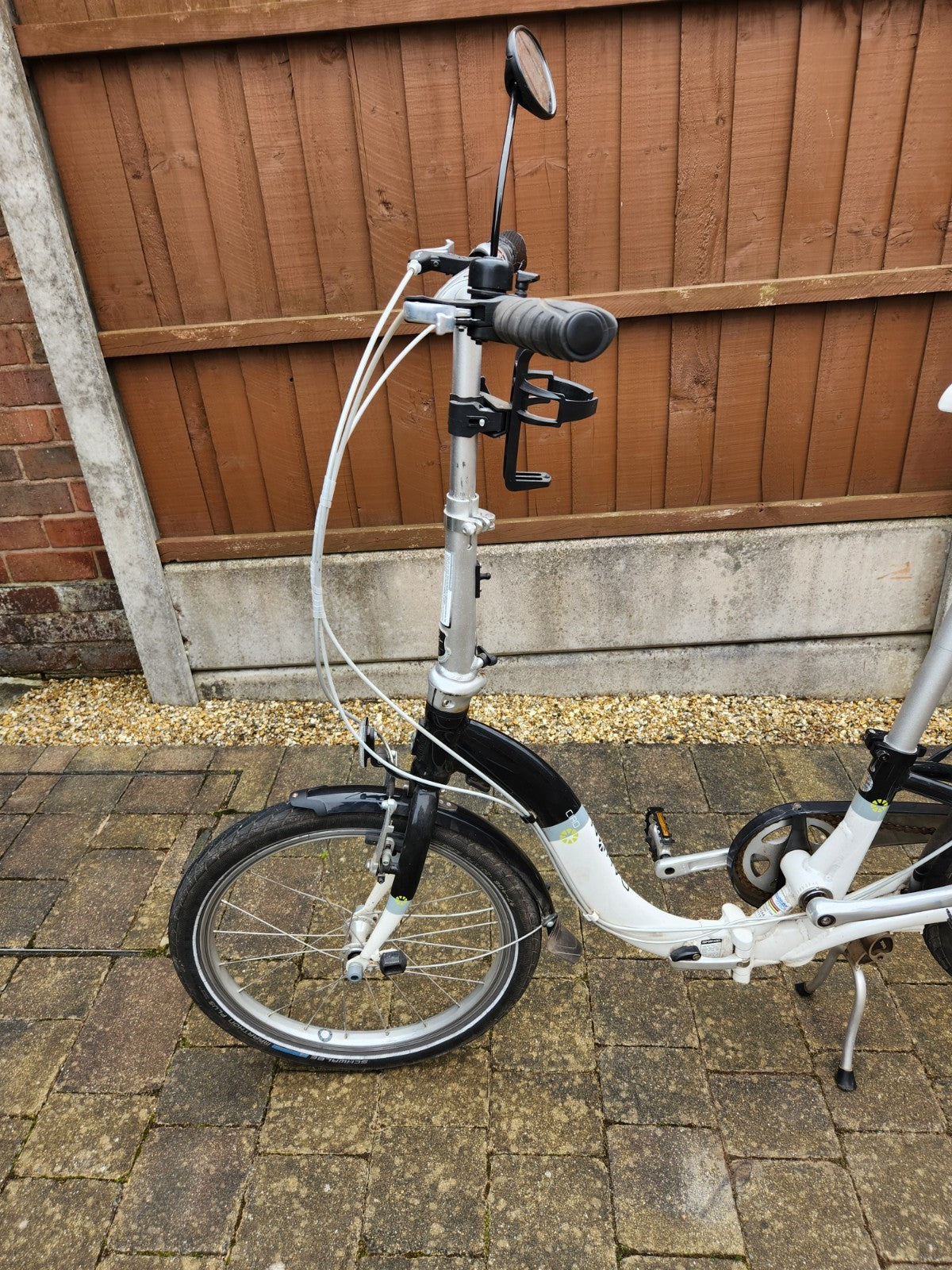 DAHON CAIO D7 FOLDING BIKE In SHINY WHITE. 20 Inch Wheels Great Condition
