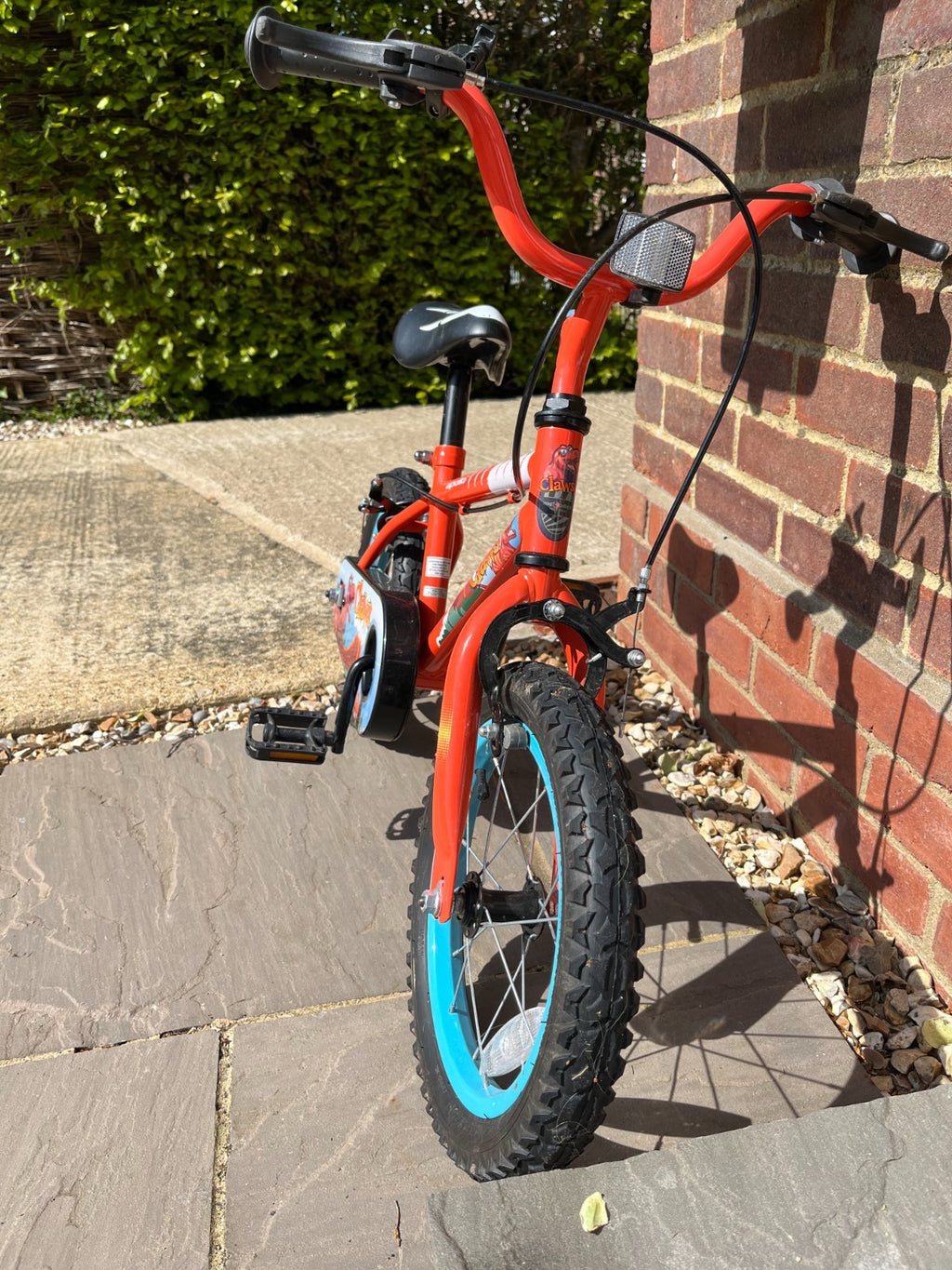 Apollo Claws 14" bike. Clean condition + folding stabilisers!