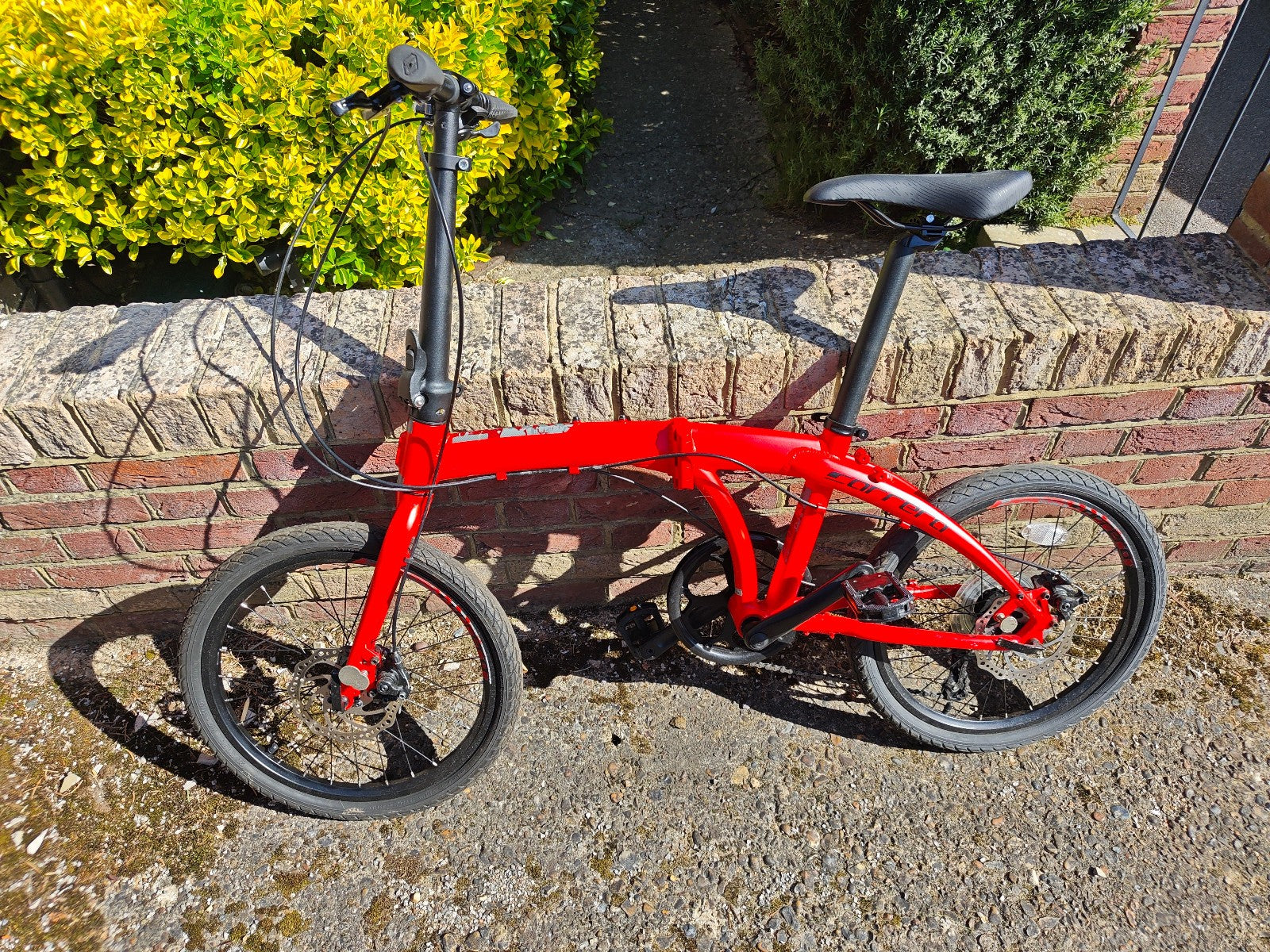 Carrera Intercity Disc 8-Speed Folding Bike great condition