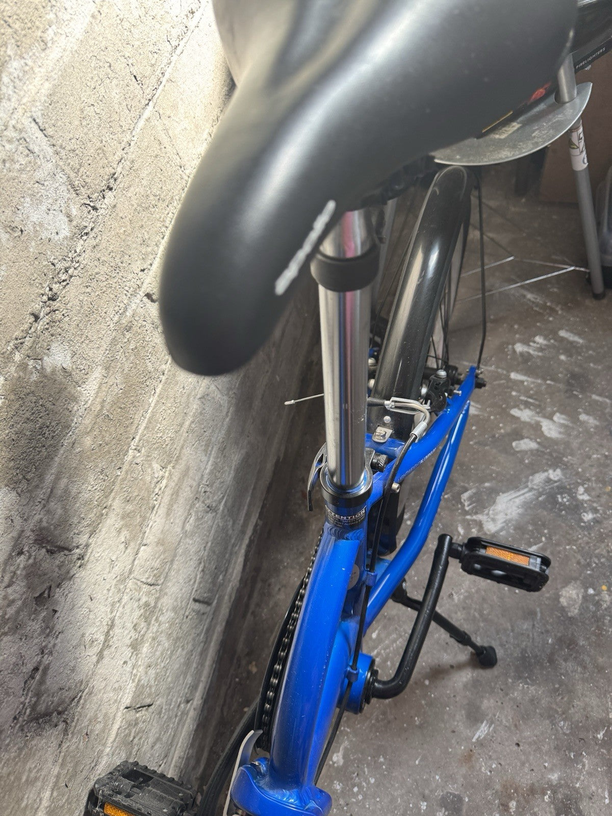 Apollo Tuck Folding Bike 20" Wheels, 6 speed, Blue