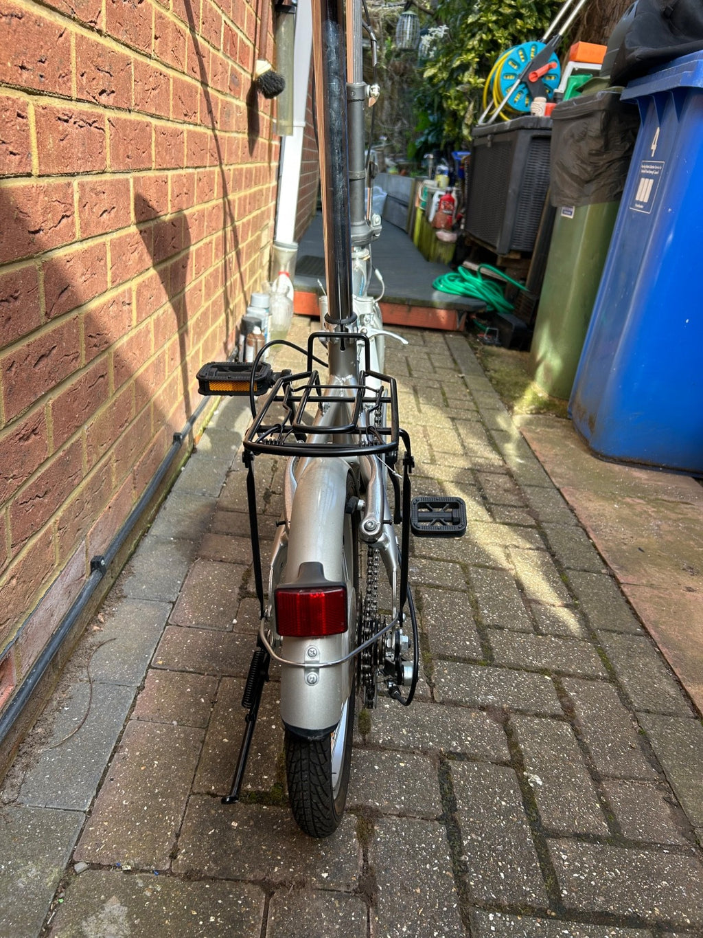 silver unisex fold up bike, aluminium alloy, never used