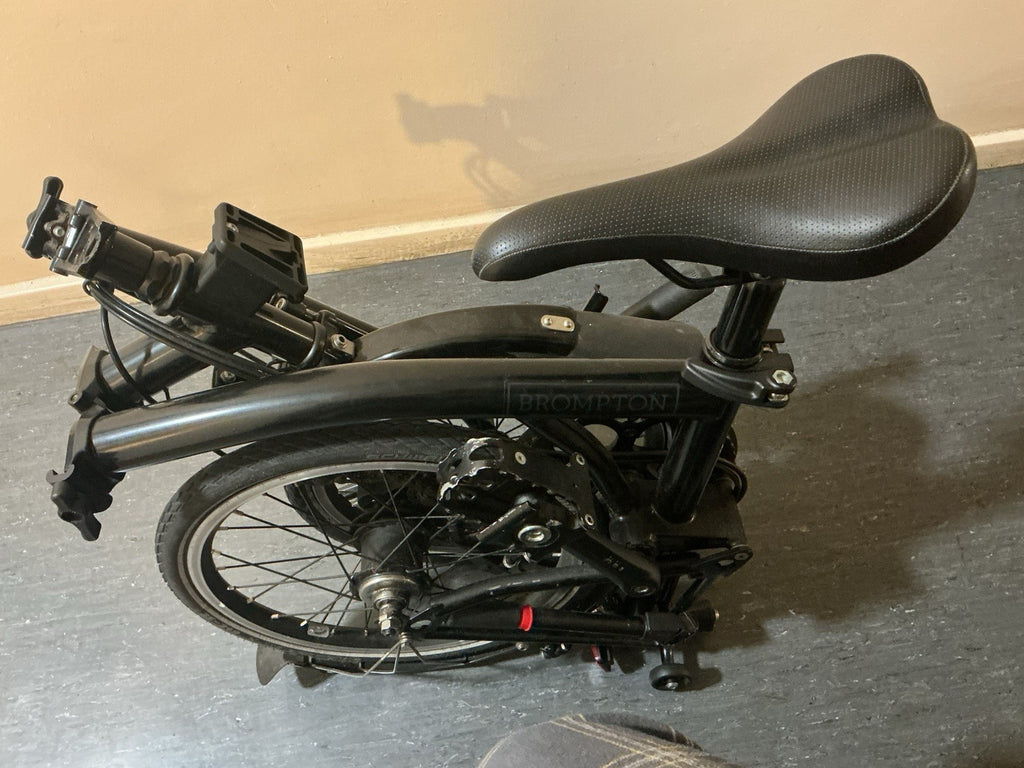 Dec 2018 Brompton C Line 6 Speed H6L Folding bicycle in Black - Leisure Used