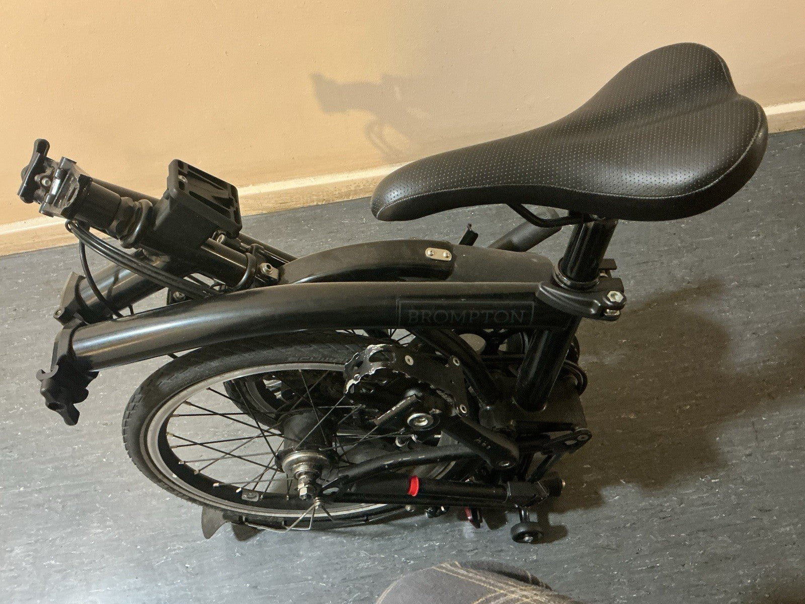 Dec 2018 Brompton C Line 6 Speed H6L Folding bicycle in Black - Leisure Used