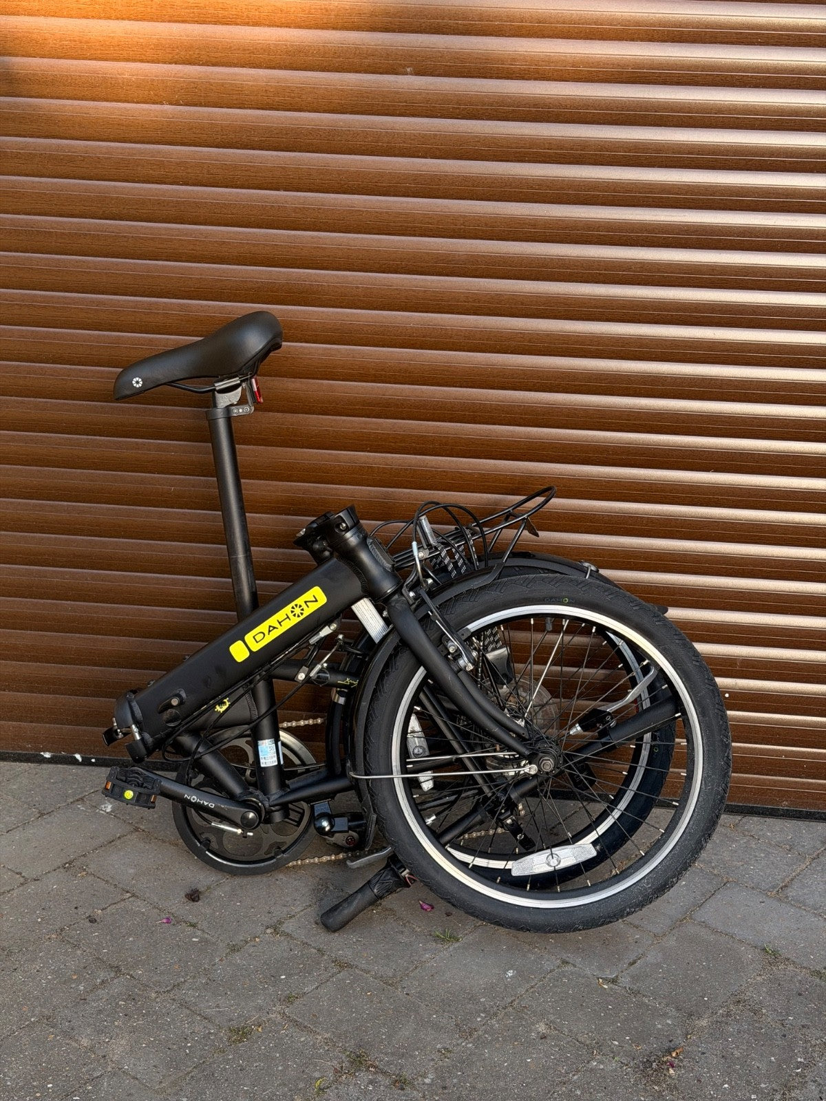Dahon Hit 20" Wheels 11.6 kg Compact Unisex Matt Black Folding Bike {Alt Pedals}