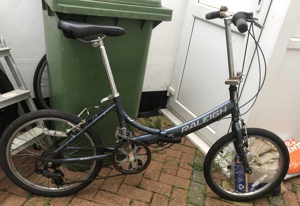 Raleigh EVO 7SP Folding Bike, Aluminum Frame, 20" Wheels, 7 Speed with Revo Grip