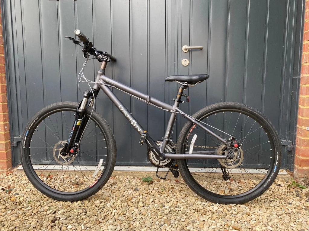 Dahon Matrix 2010 folding mountain bike, aluminium frame.