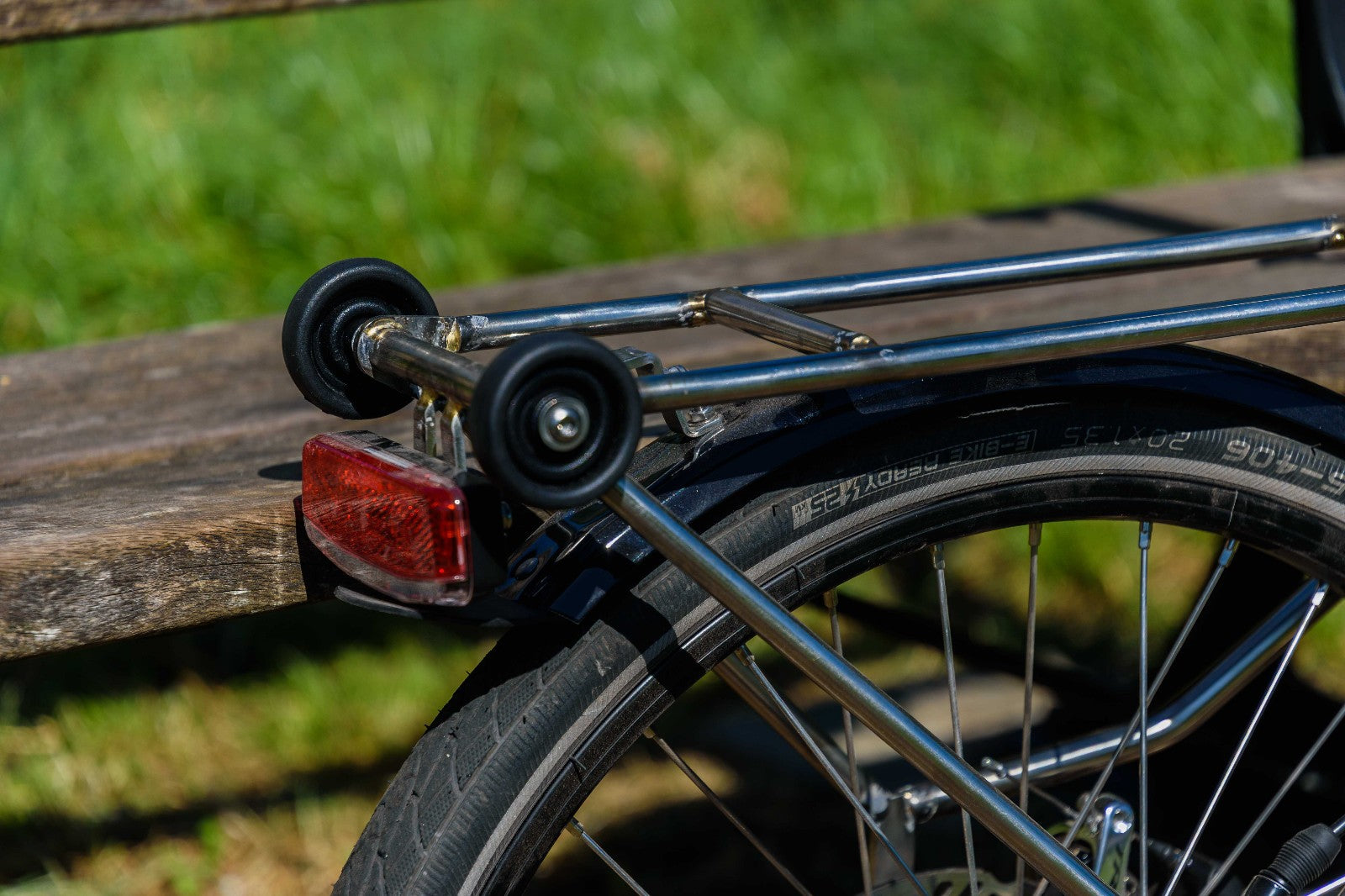 Kinetics Brompton. 20" wheels, cable disk brakes, belt drive, 11-speed Alfine