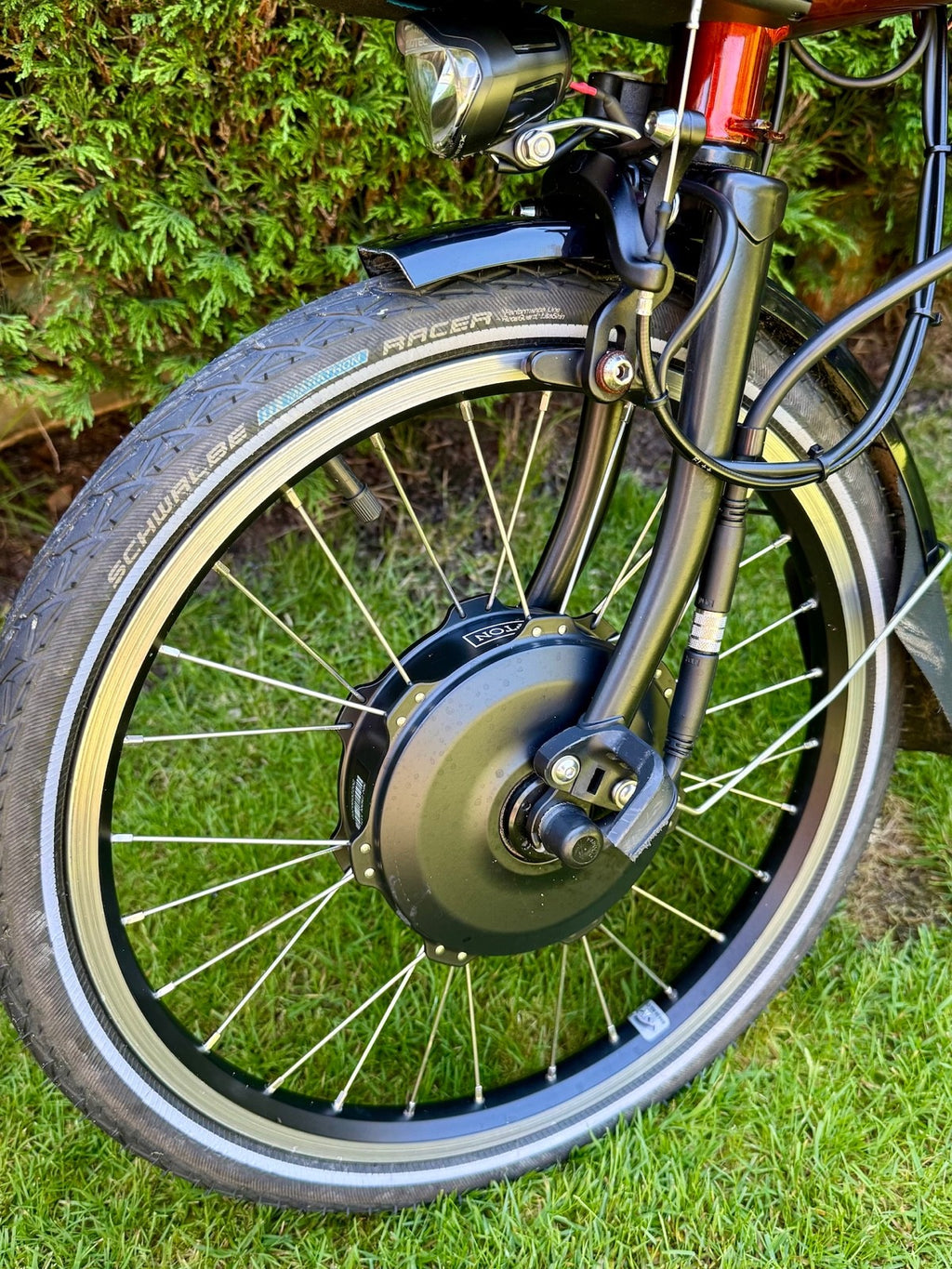 Brompton (Elect) C Line Explore Flame Lacquer - Mid Bars - 2024