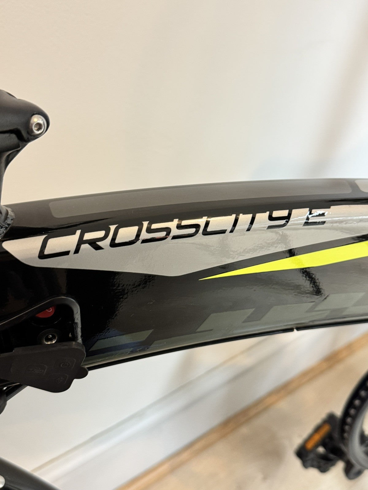 Carrera Crosscity  Bike Pedal Assist
