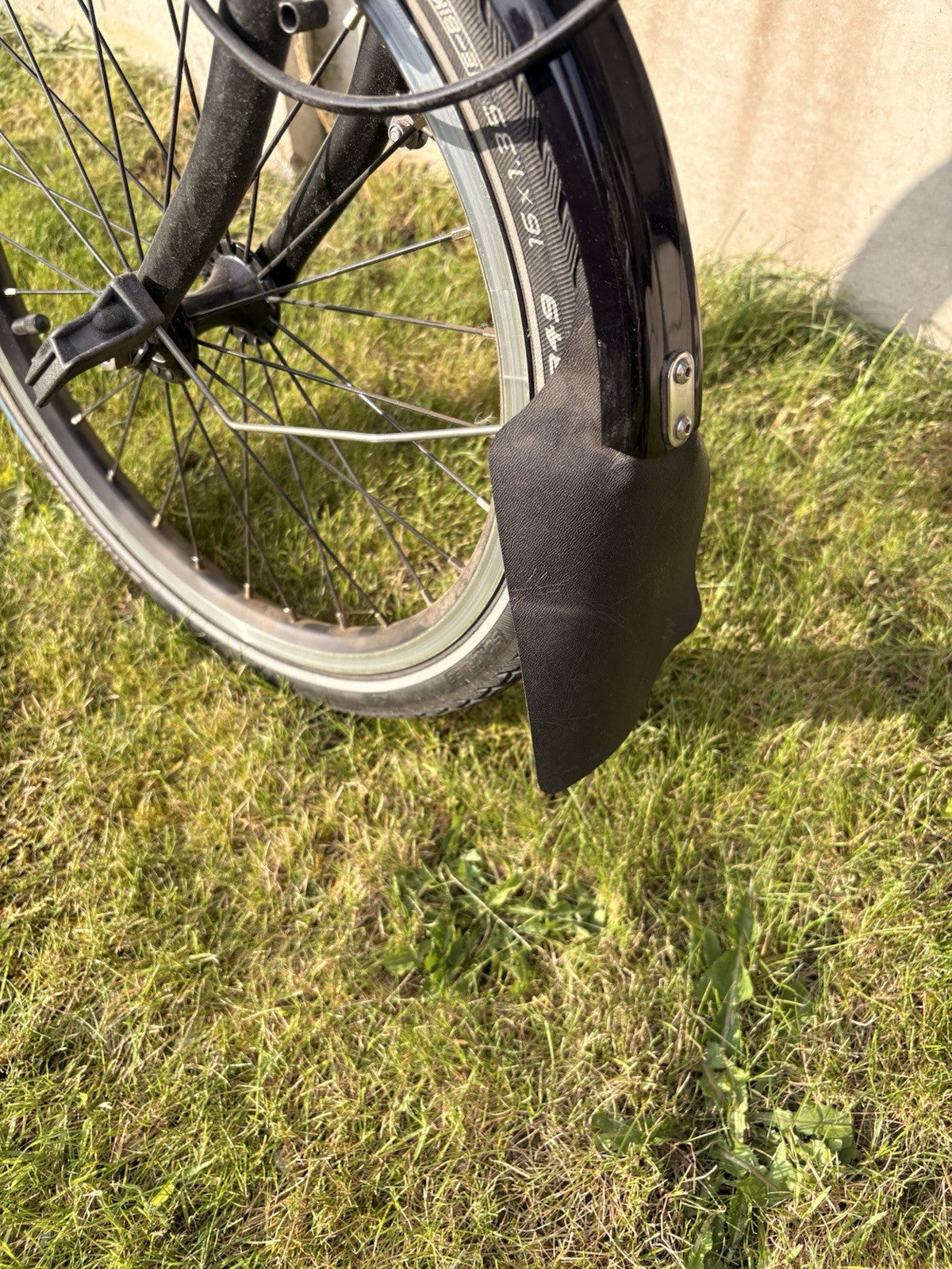 Brompton Folding Bike 16 in M Black Mudguards Rear Rack Reflectors Riser