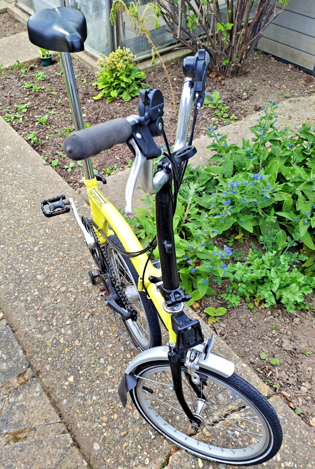 6-Speed Brompton M6L (I think) Folding Bike 2005 Canary Yellow, mudguards.
