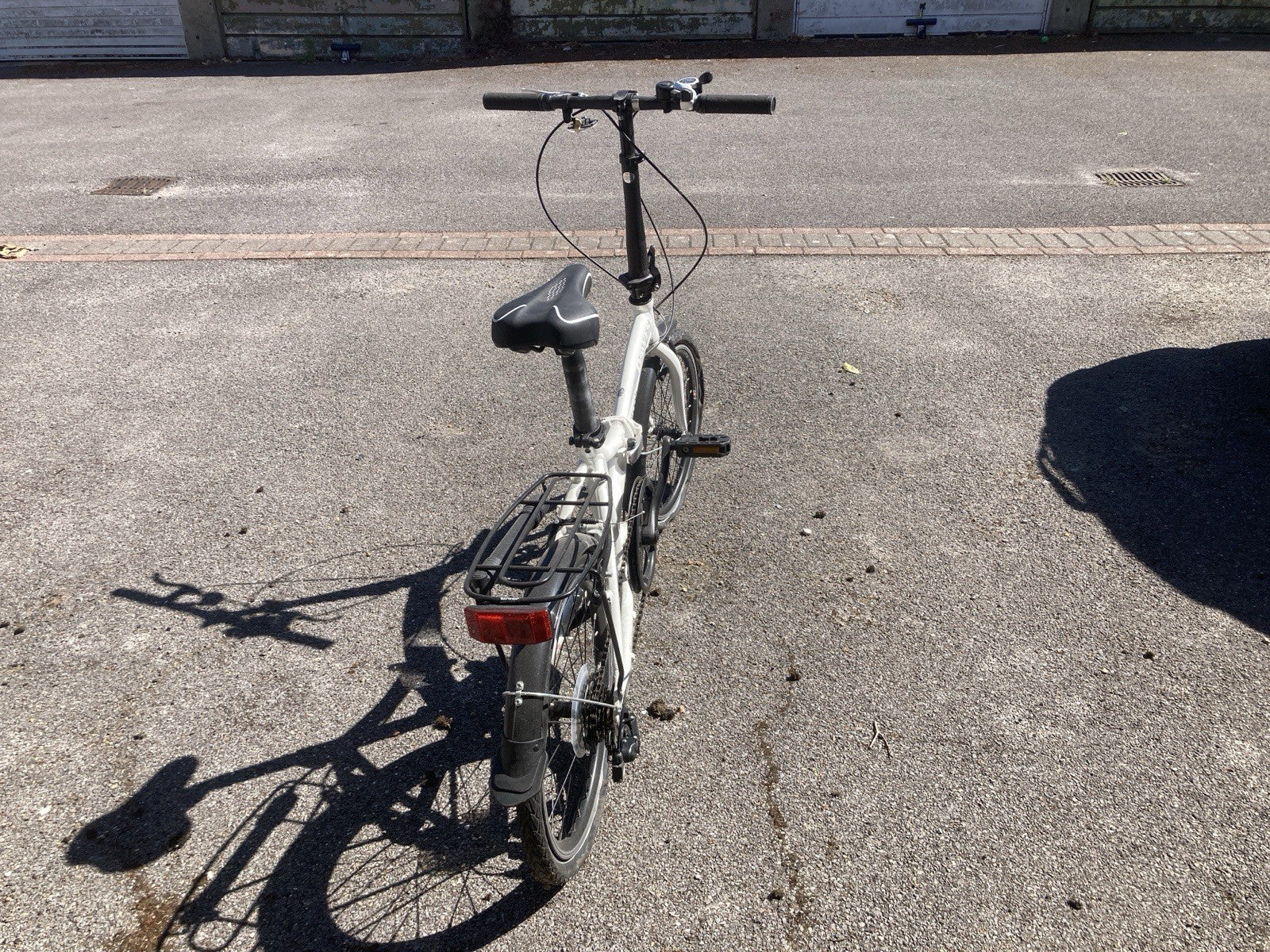 Dawes Kingpin 20in Folding Bike White/Black Rear Rack Mudguards