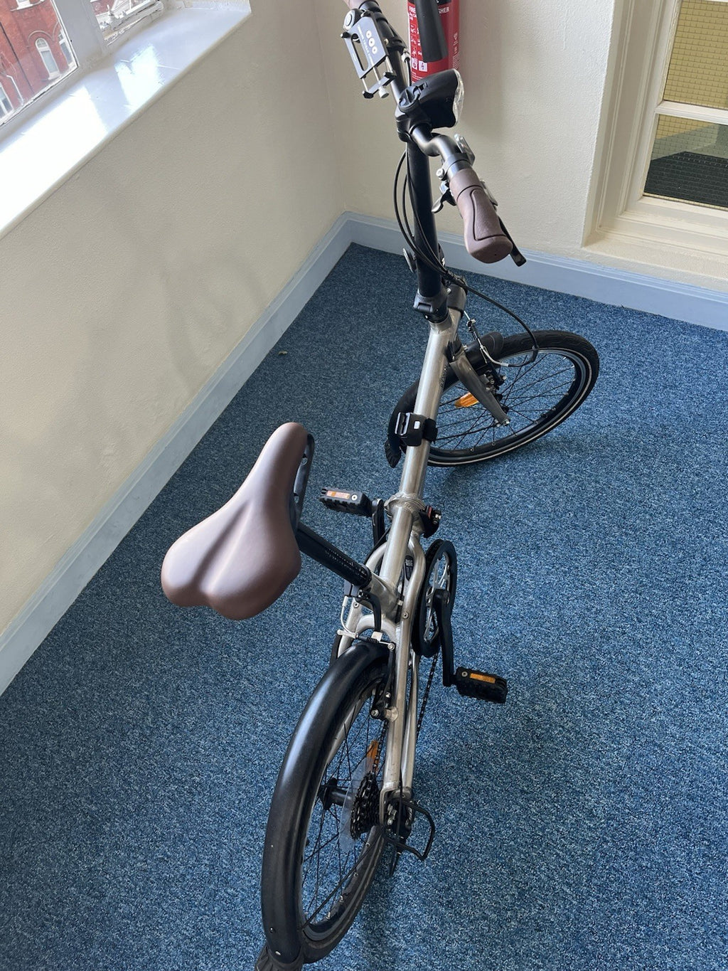 B’TWIN 560 Fold Bike 20in 9-Speed - includes lights, phone holder and pump