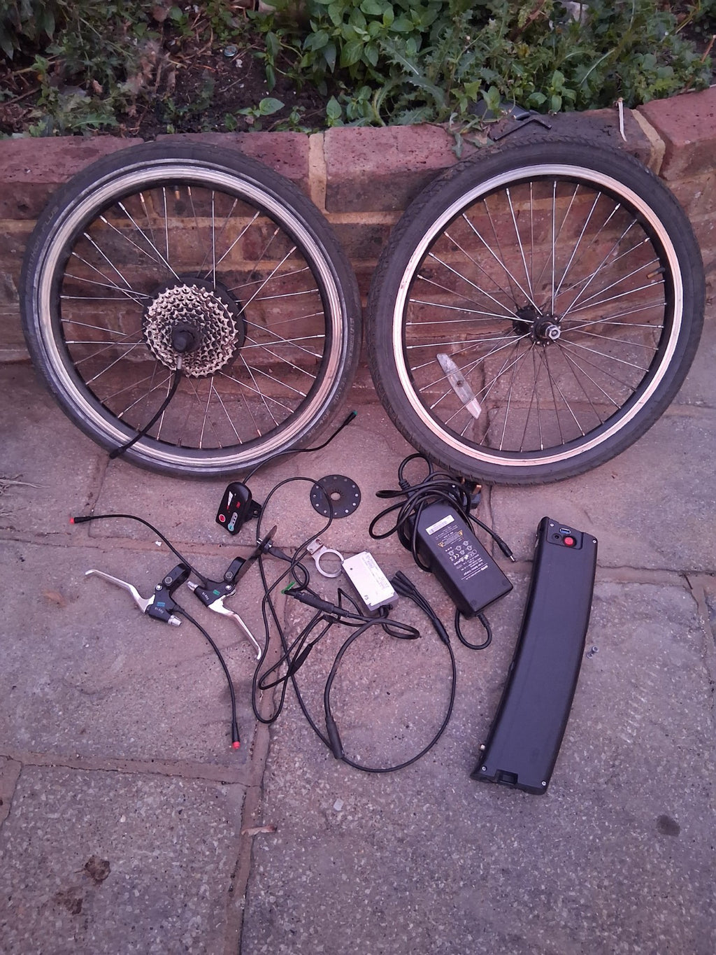 Carrera Crosscity E Folding Bike 8-speed Full Electrics