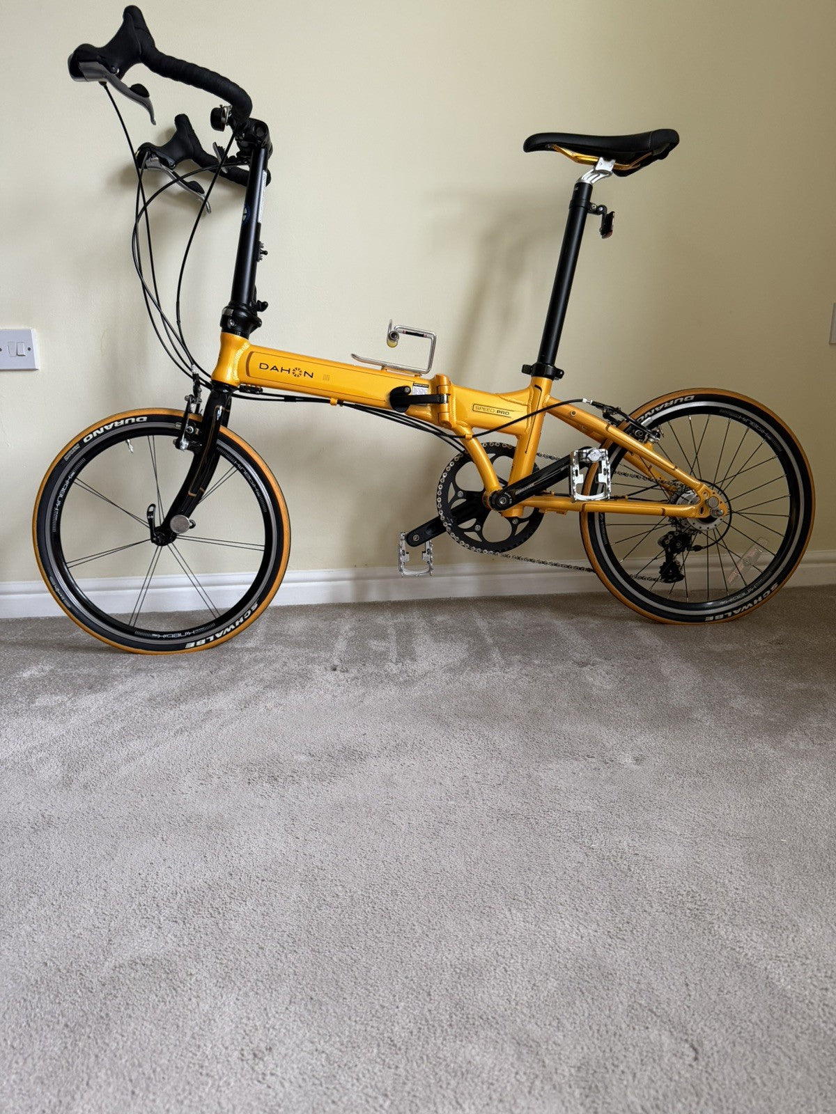 DAHON SPEED PRO TT FOLDING BIKE. HARDLY USED AS SHOWN.