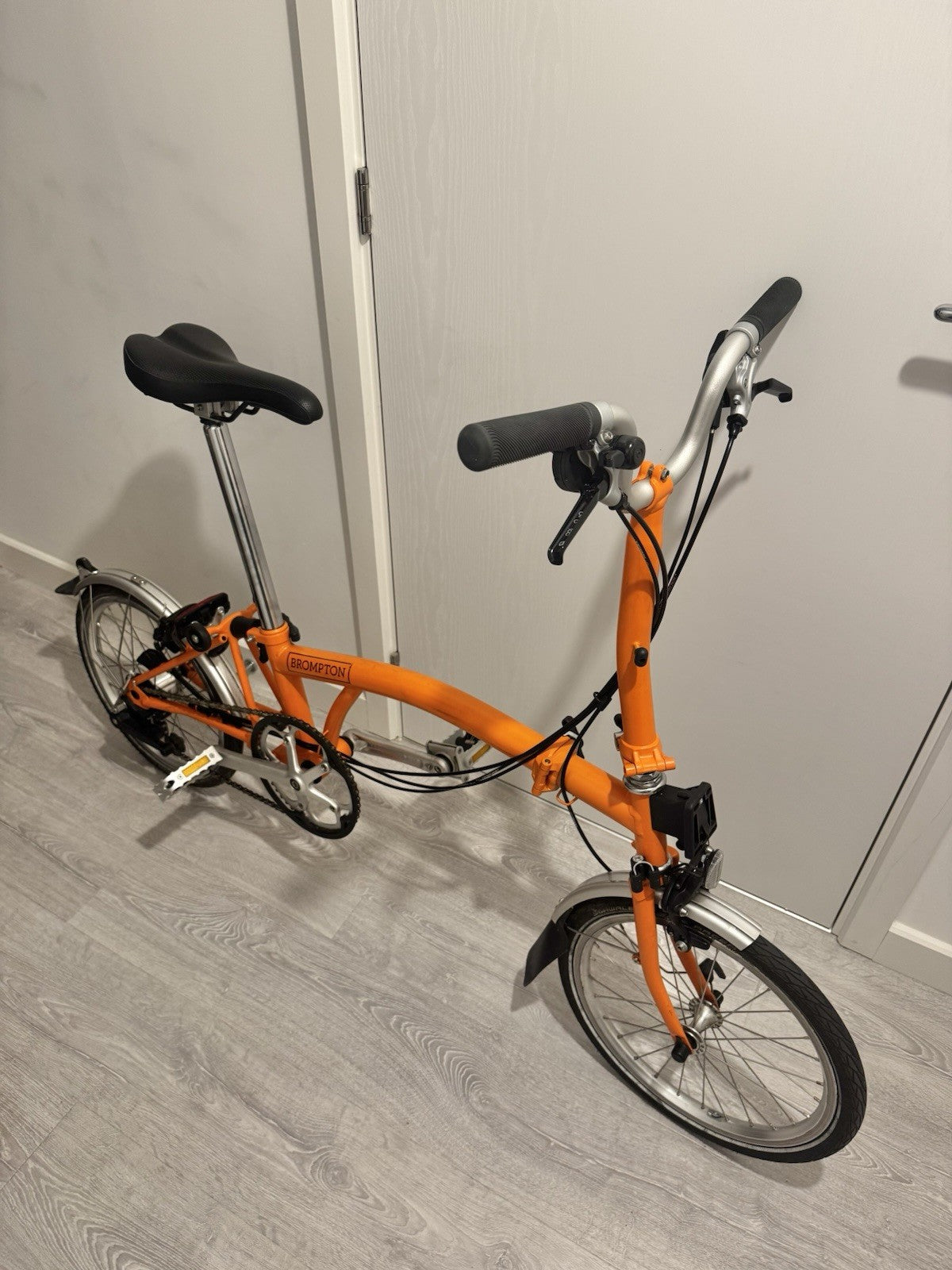 Excellent condition 2023 Brompton C Line Explore (6-speed) in Orange