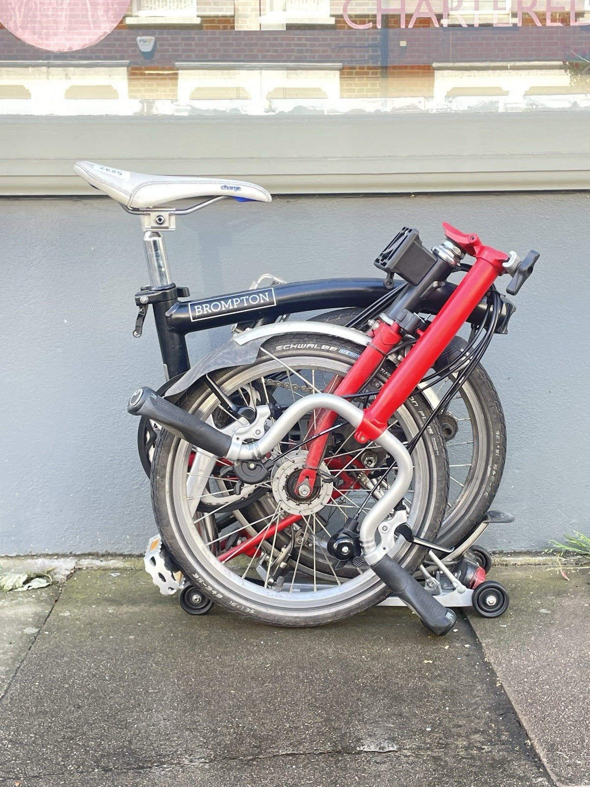 Brompton M6R Folding Bike - Black/Red, Dynamo - Luggage rack