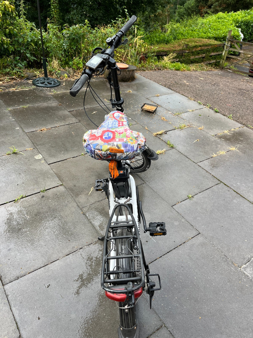 Volt Metro Folding Bike in white