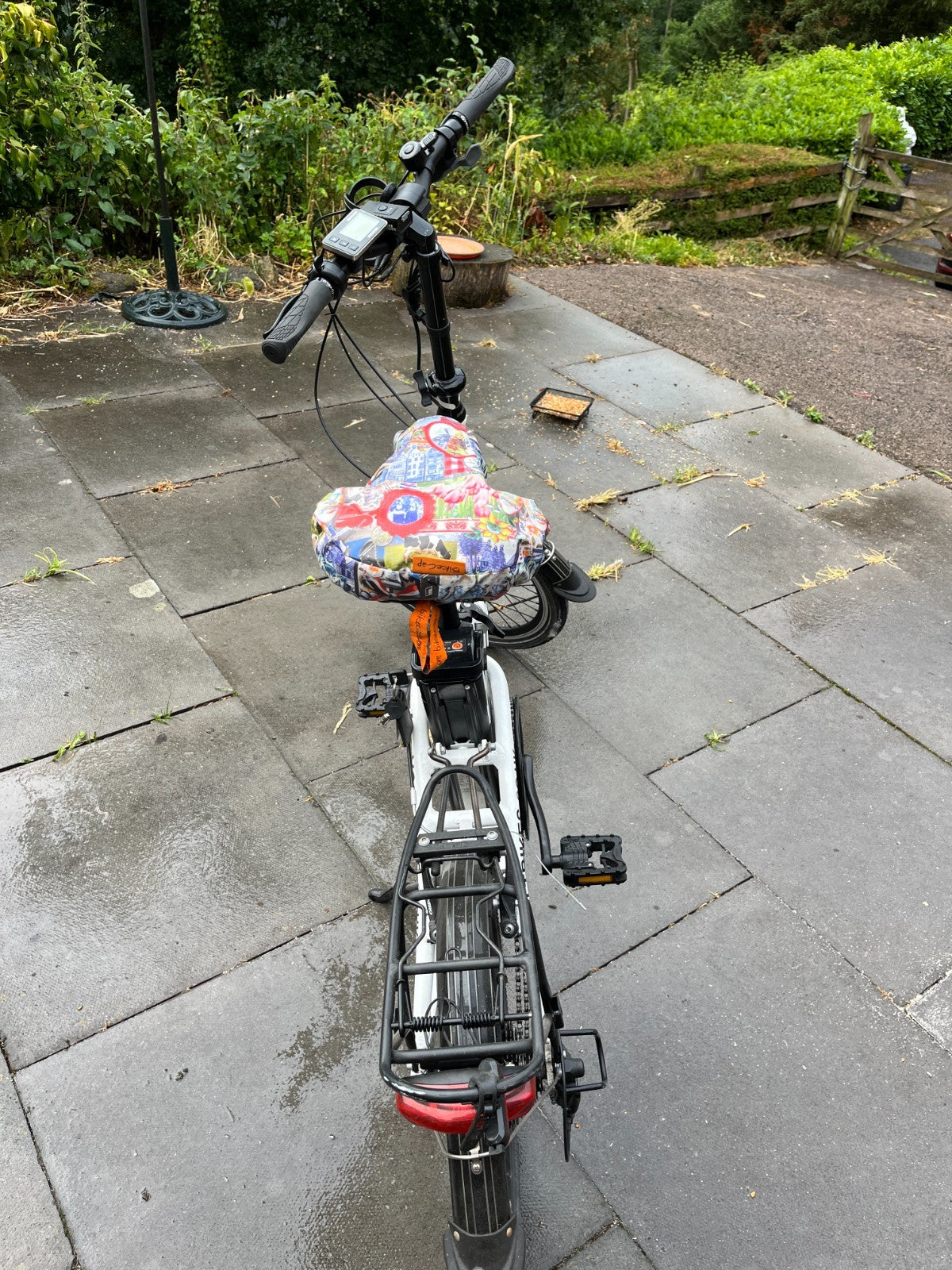 Volt Metro Folding Bike in white