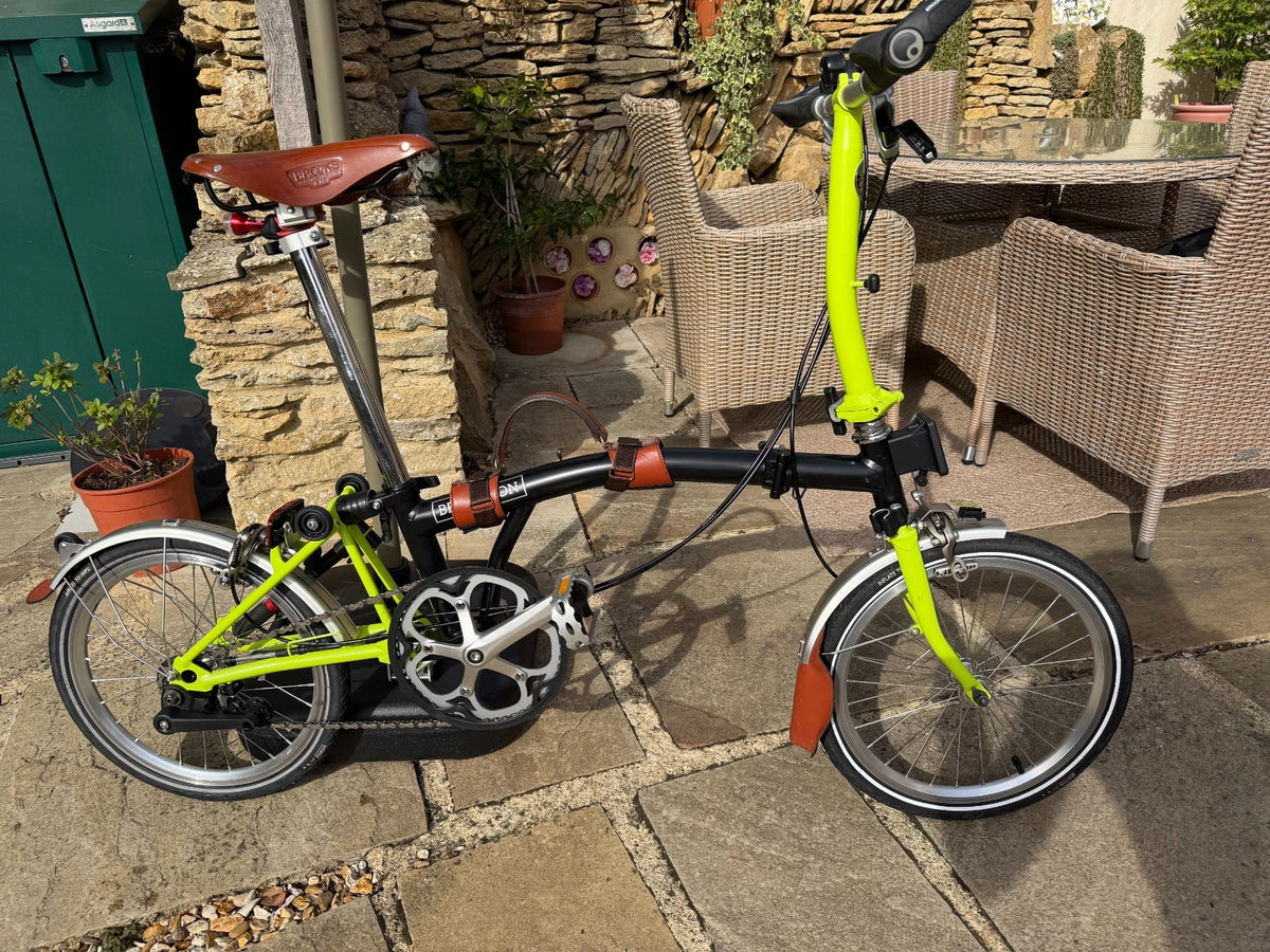 Brompton Bike 2-speed - Green & Black, Brookes saddle, leather accessories,