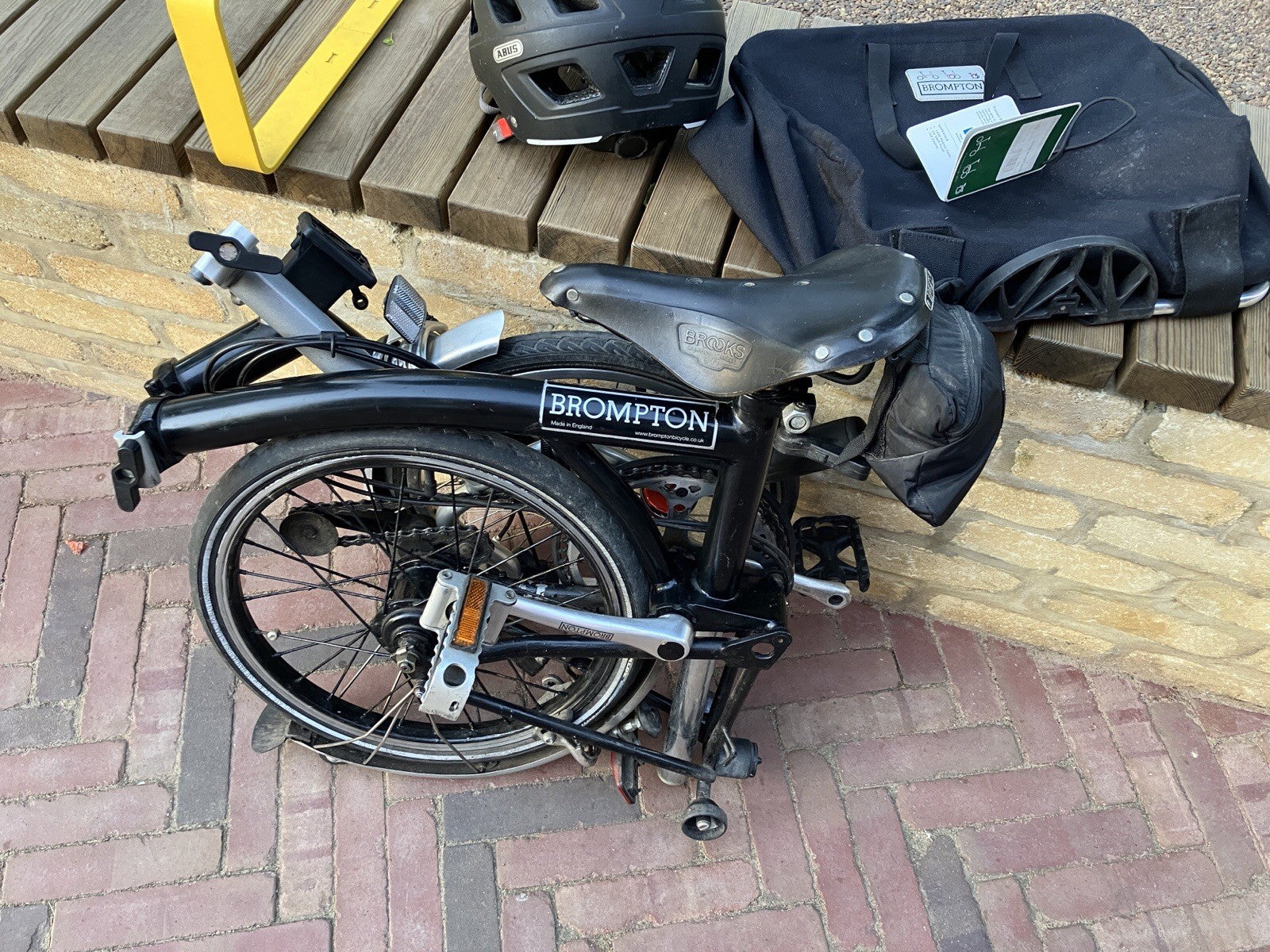 Pre 2017 C Line 3 Speed Brompton Folding Bike With Carry Bag , Front Bag