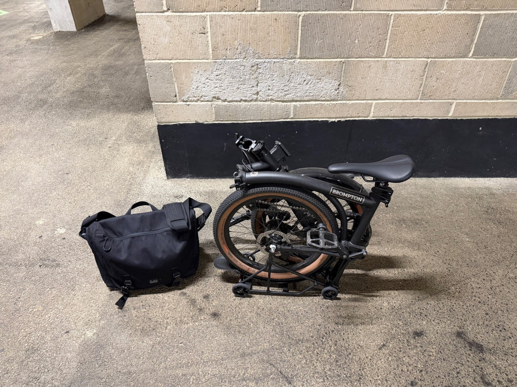 Brompton G Line 8-Speed Folding Bike Large – Space Black + Metro Messenger Bag