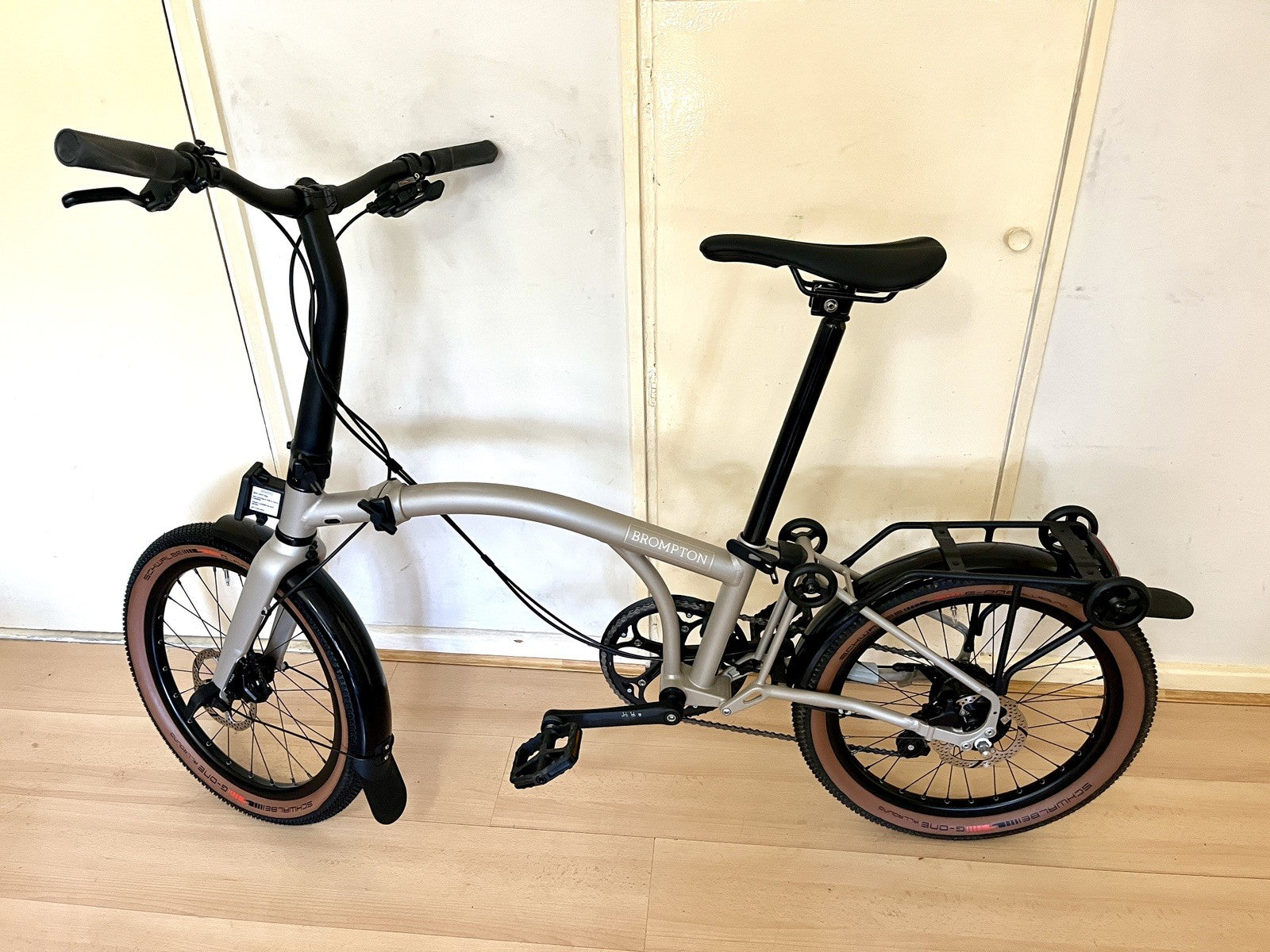 Brompton G Line 2026 with Roller Frame - 8-speed, Traildust White, Medium