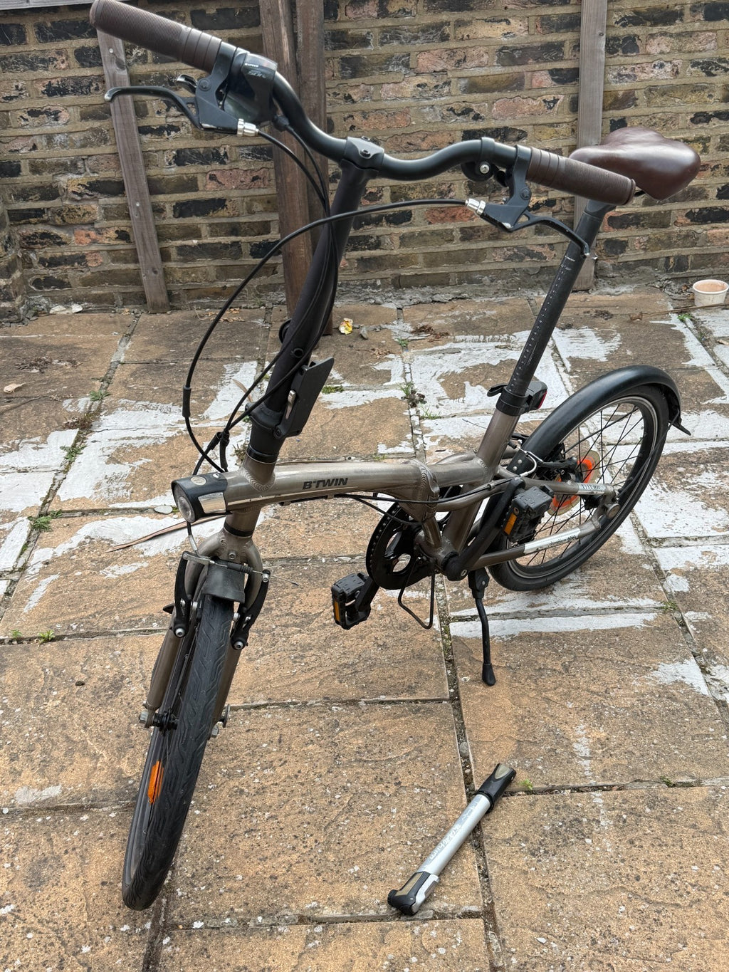 Btwin Tilt 900 Folding Bike 9 Speed Lightweight.