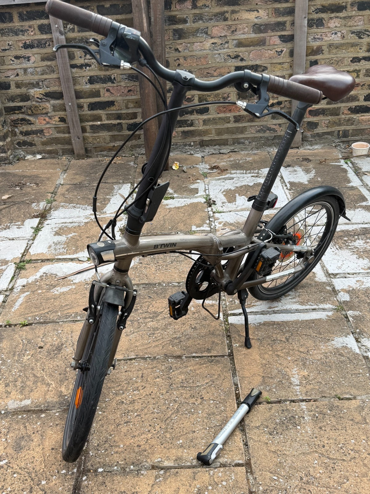 Btwin Tilt 900 Folding Bike 9 Speed Lightweight.