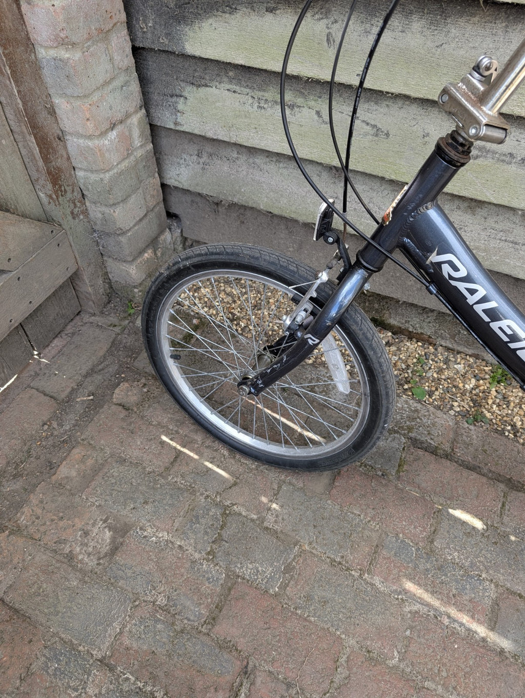 Raleigh Evo 7sp Folding Bike Aluminum Frame, 20" Wheels, 7-Speed with Revo Grip