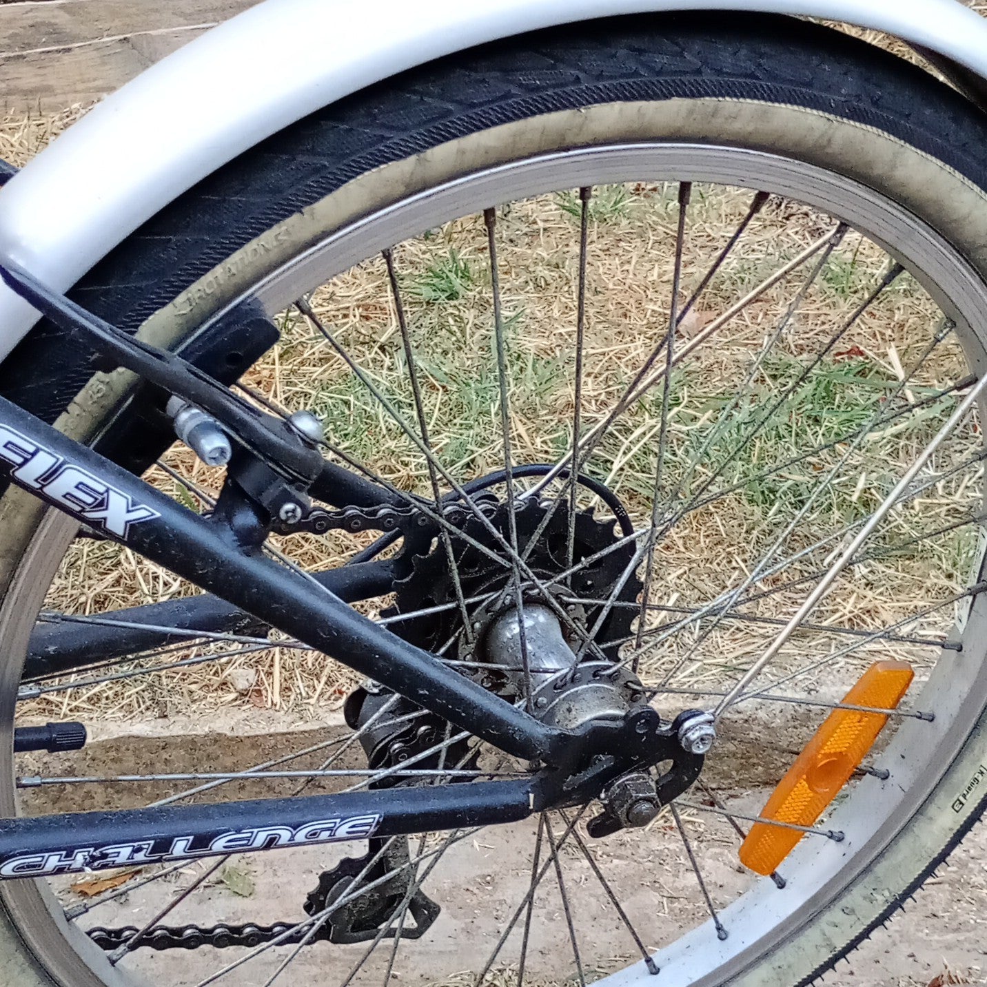 Challenge Flex Folding Bike 6 Speed Foldable w/ Mudguards Kickstand Black/Silver