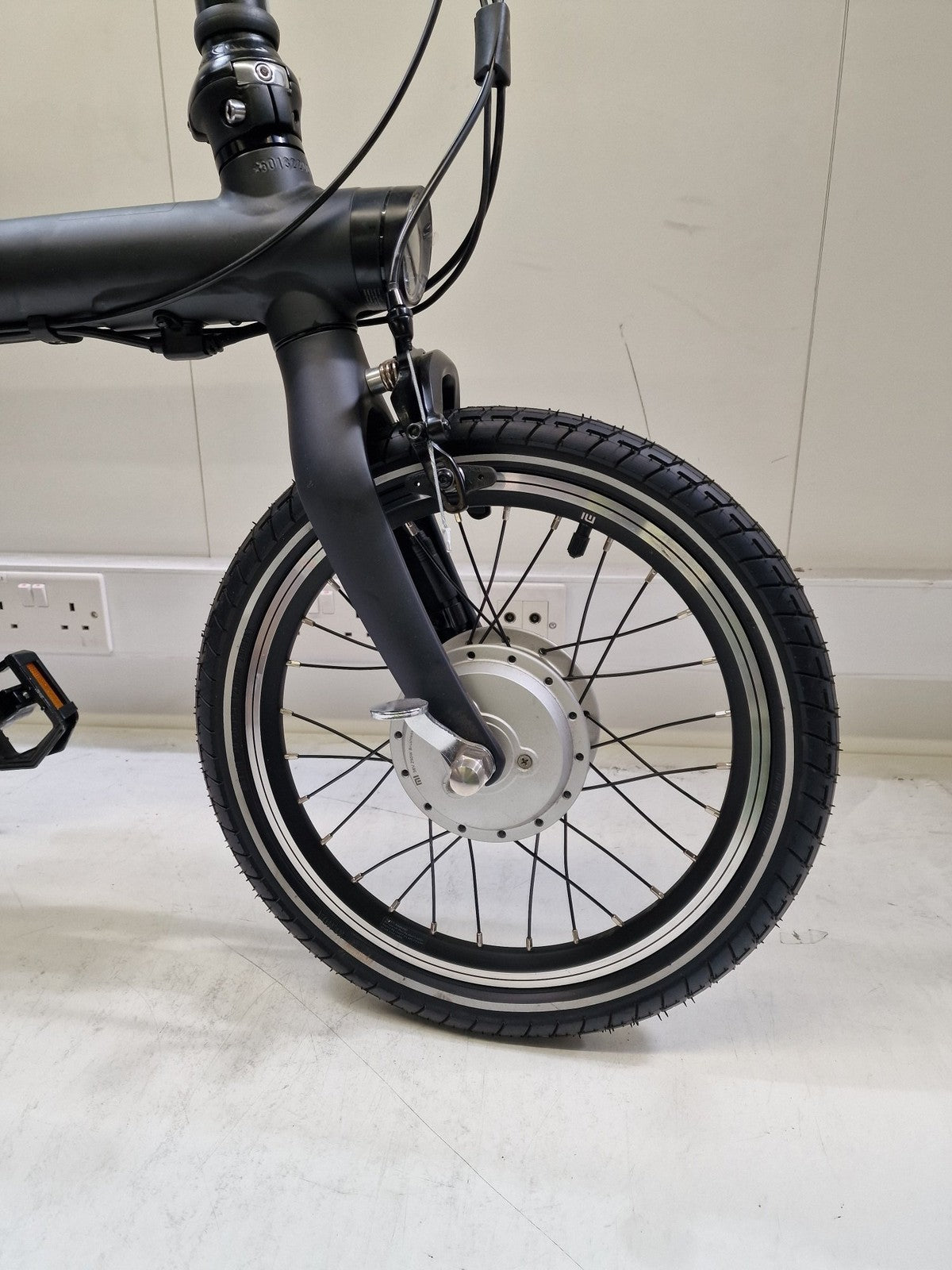 Xiaomi Smart 250W Power 25kmh 16" Wheel TFT Folding E--Bike (Marks/Missing Item)
