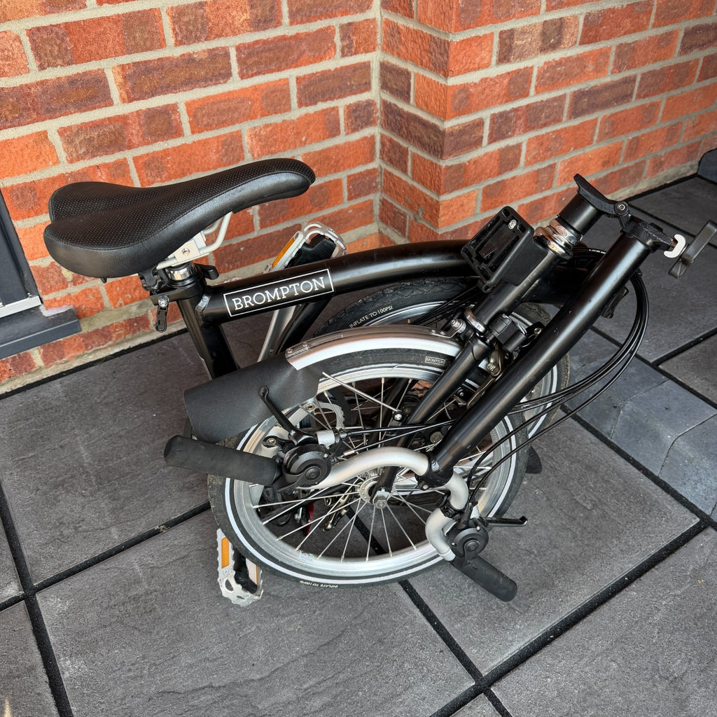 Brompton MK2 Classic 6 speed in very good condition including front bag