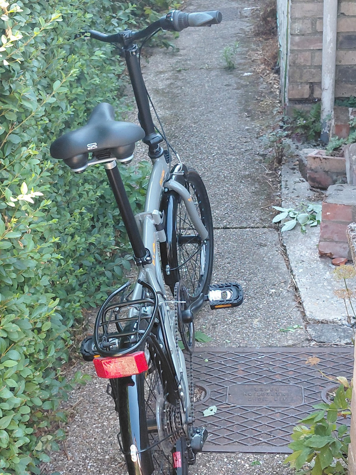 Raleigh Evo 2 Folding Bike 7-Speed Shimano Gears, Grey