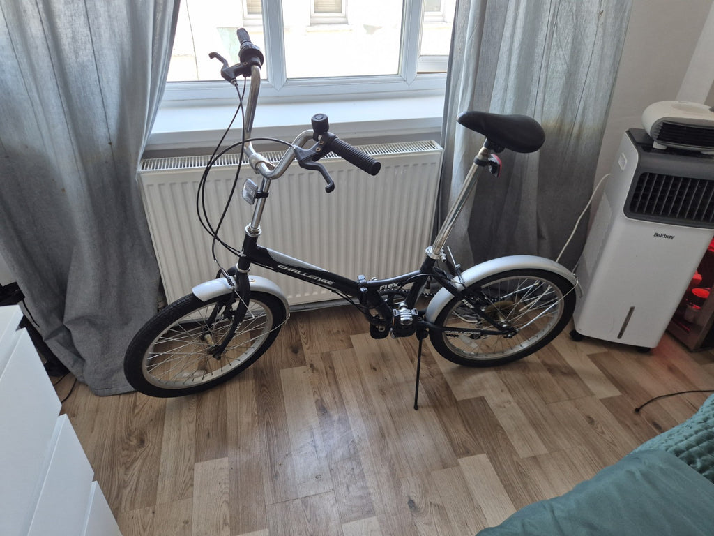 Challenge Flex 20in Folding Bike Black/Silver, Mudguards, Kickstand, Reflectors