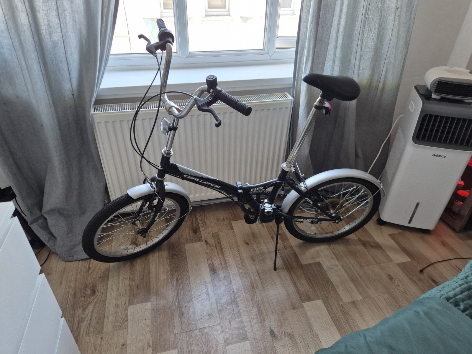 Challenge Flex 20in Folding Bike Black/Silver, Mudguards, Kickstand, Reflectors