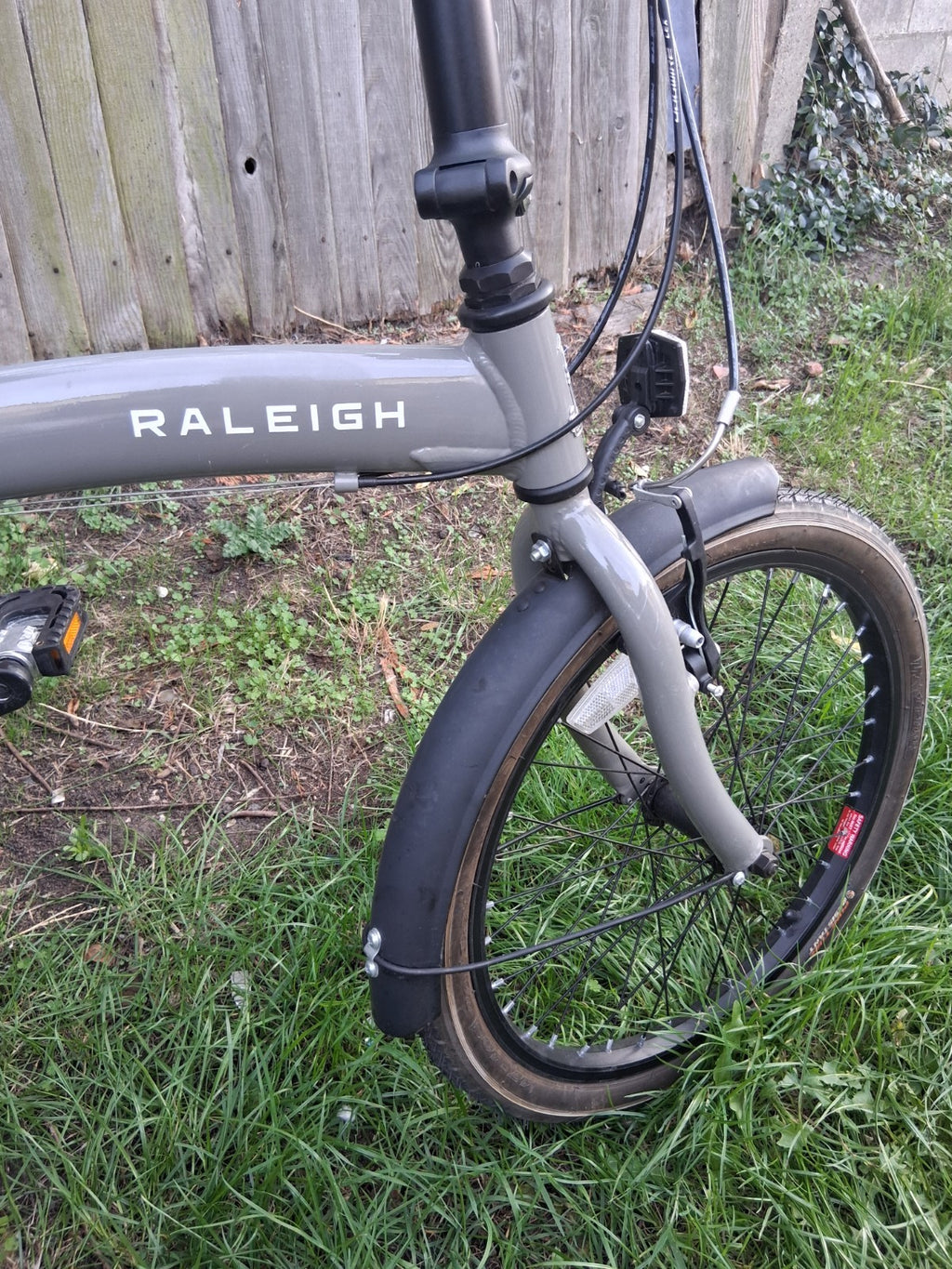 Raleigh Evo Two Folding Bike 7-speed Gears 20inch Wheels Gray Great Condition