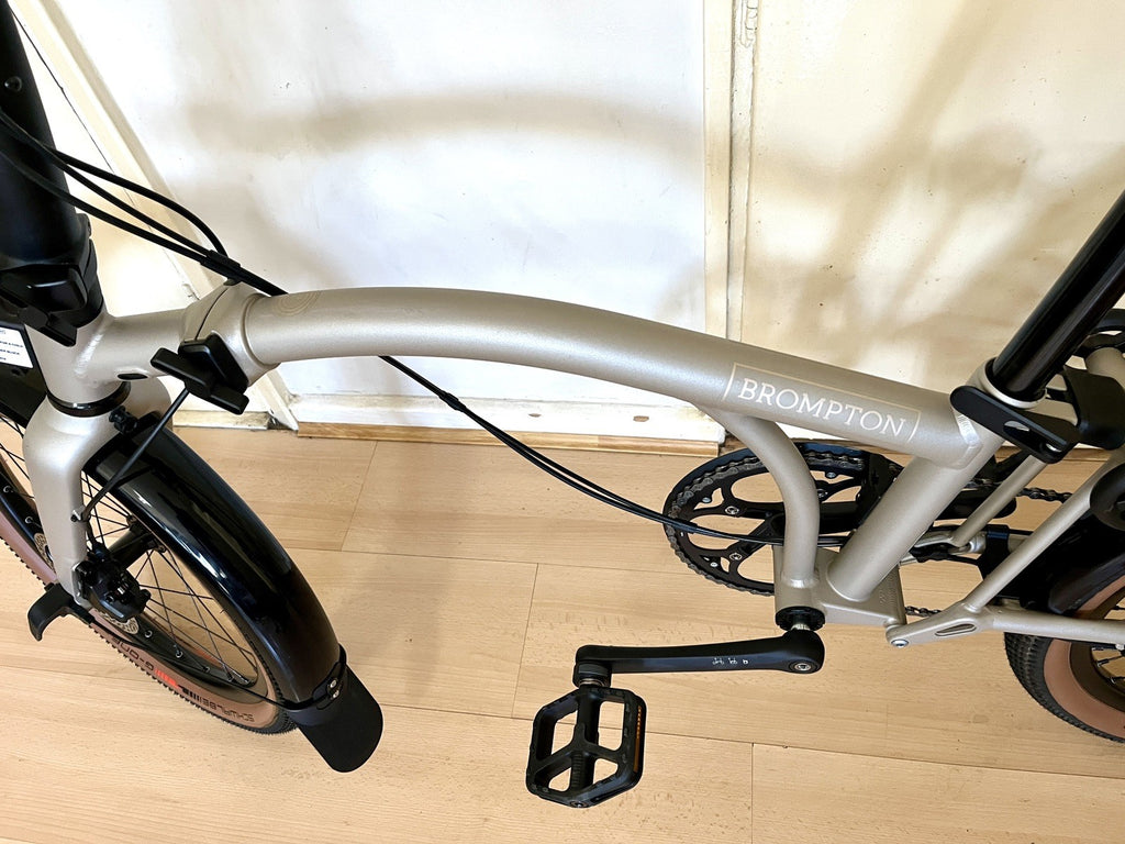 Brompton G Line 2026 with Roller Frame - 8-speed, Traildust White, Medium