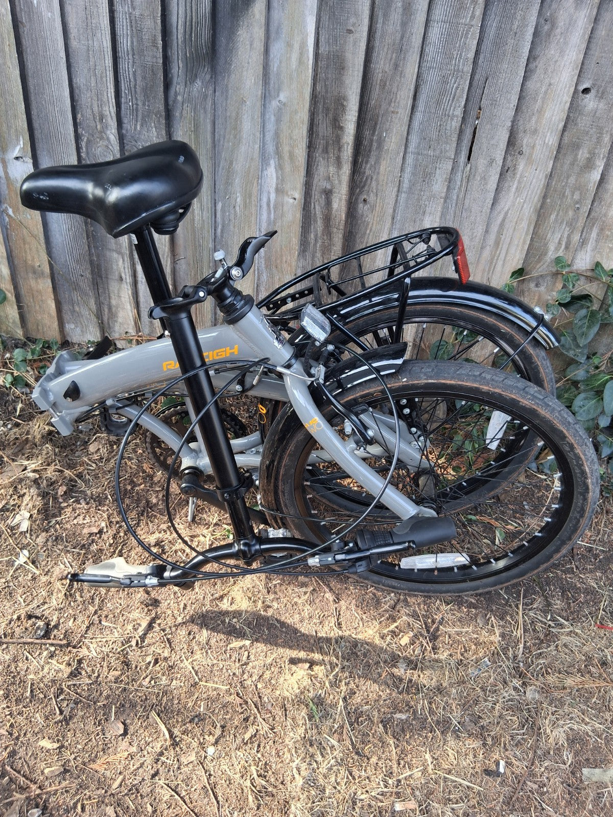 Raleigh Evo Two Folding Bike 20 Wheels Excellent Condition Collection Only